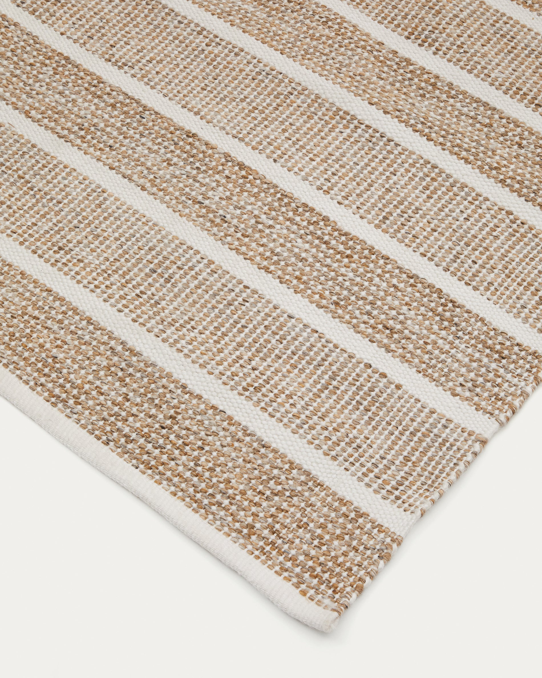Desni beige rug 100% PET 200 x 300 cm - Detail