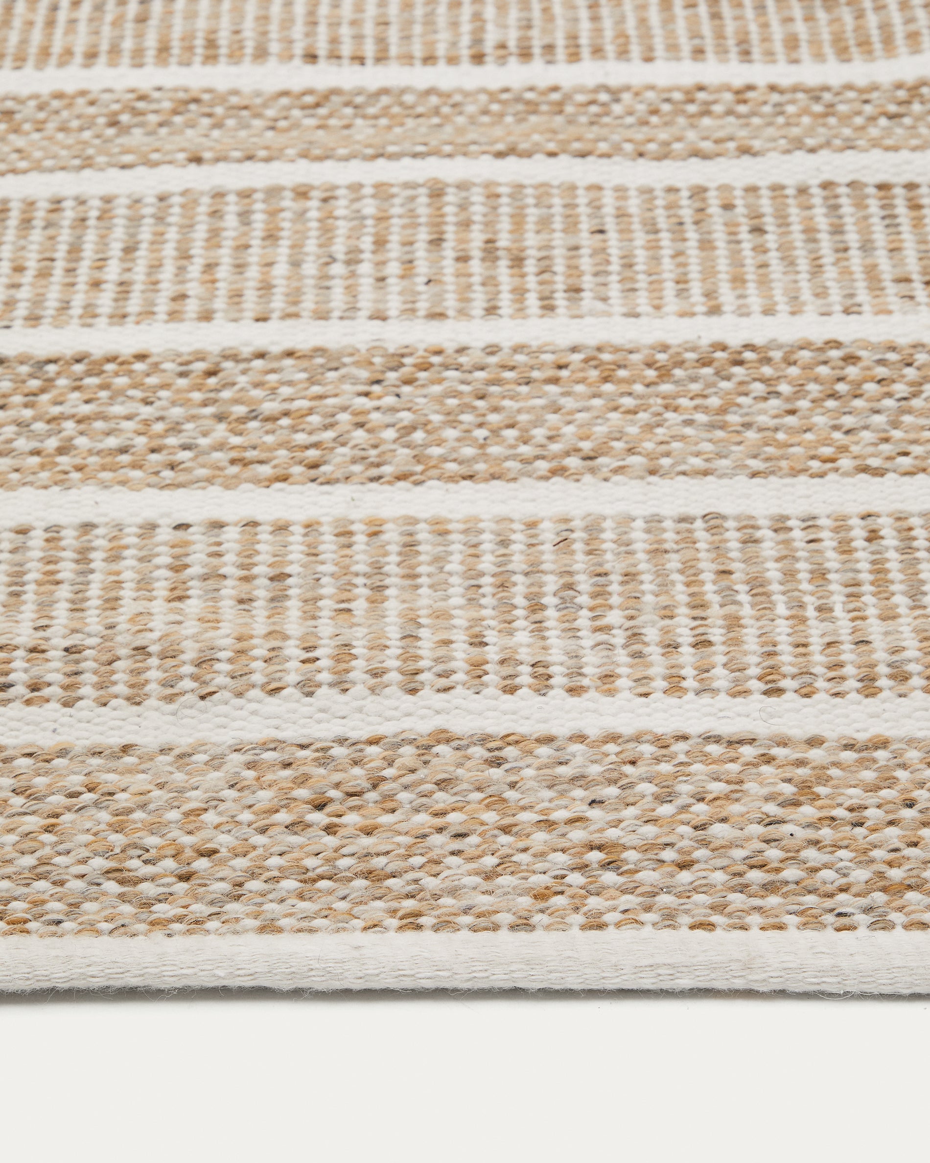 Desni beige rug 100% PET 200 x 300 cm - Detail