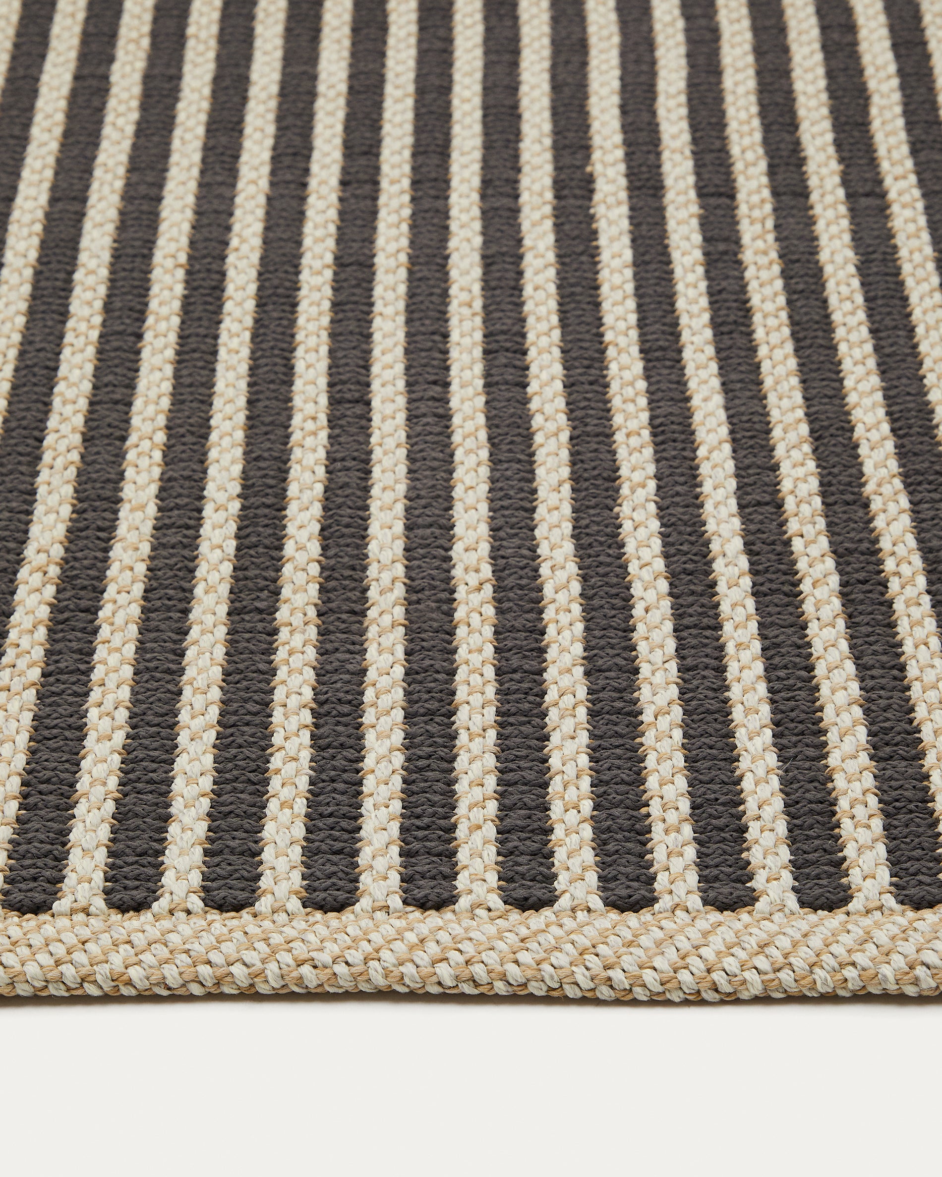 Satanca beige and black striped rug made from synthetic fibres 160 x 230 cm - Detail