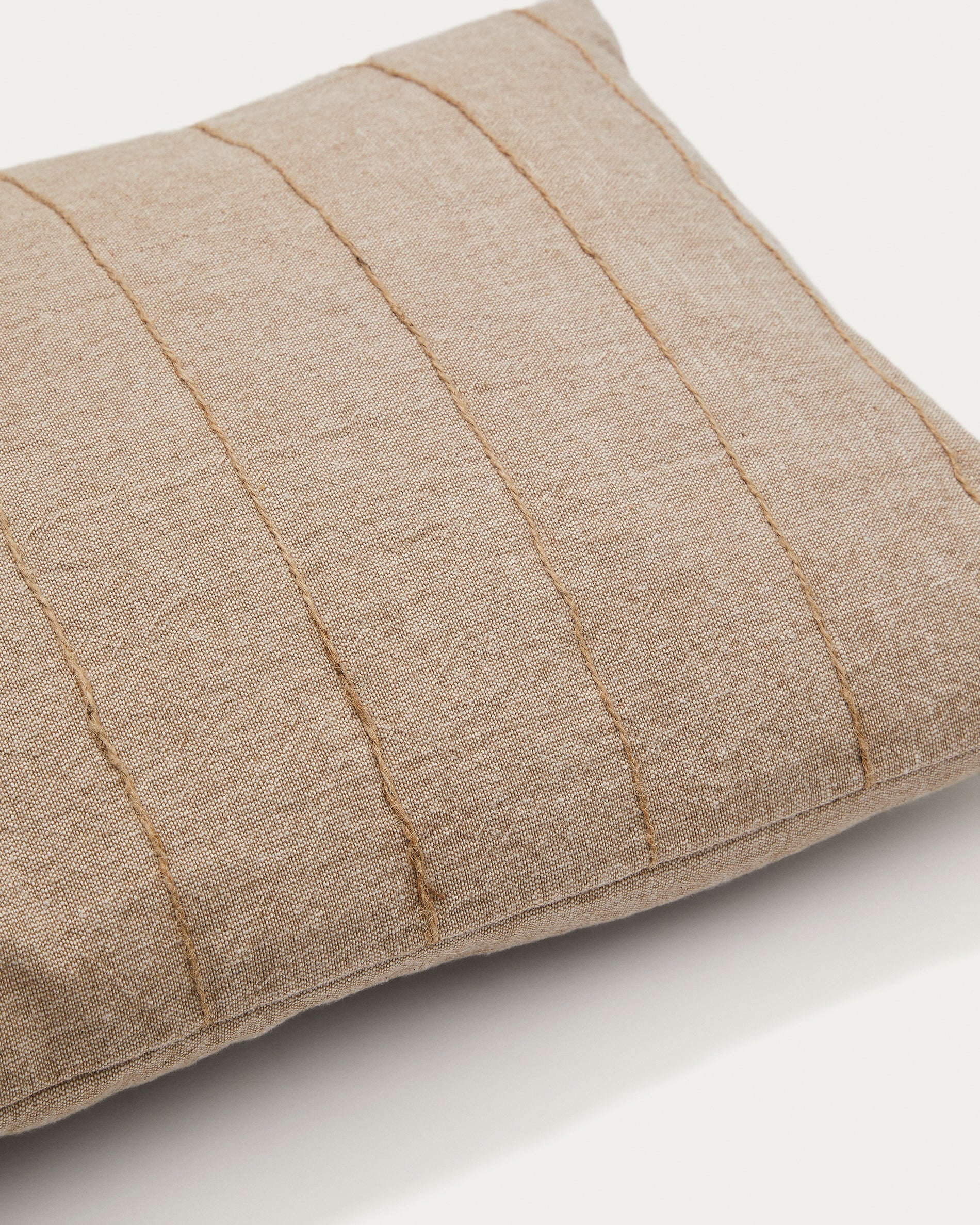 Sayema cushion cover in beige cotton and natural jute embroidery feature, 30 x 50 cm - Detail