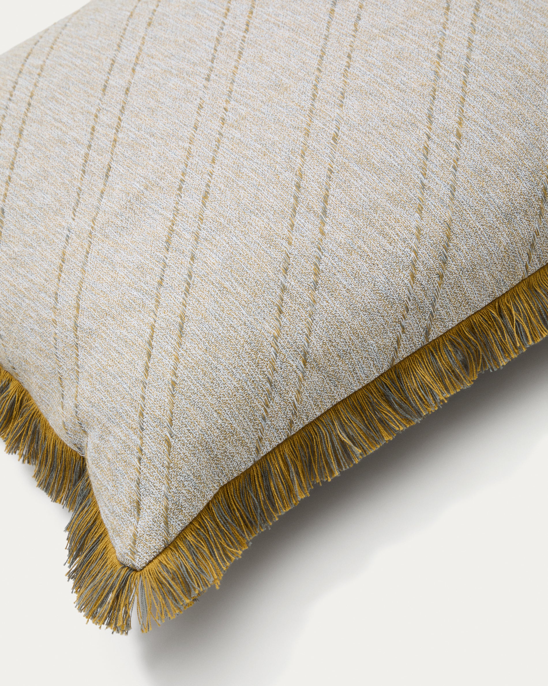 Cral beige jacquard, cotton cushion cover with multi-coloured fringe, 45 x 45 cm - Detail