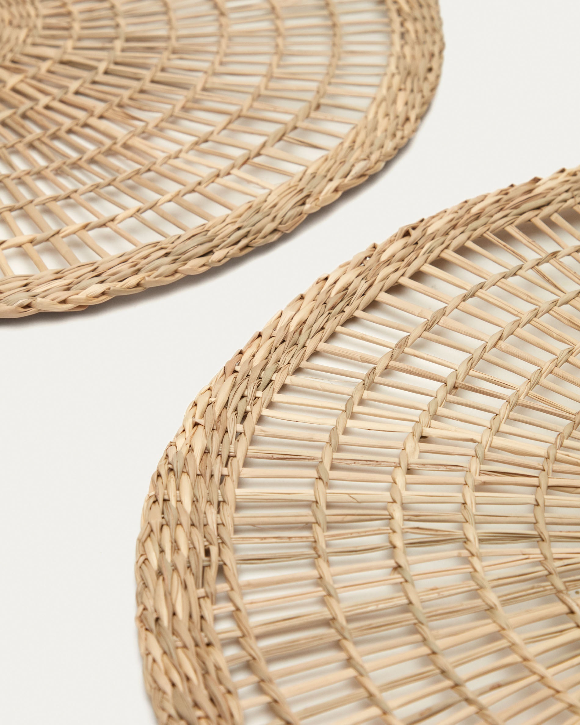 Palau set of 2 round placements made of natural fibers in a natural finish, 38 x 38 cm - Detail