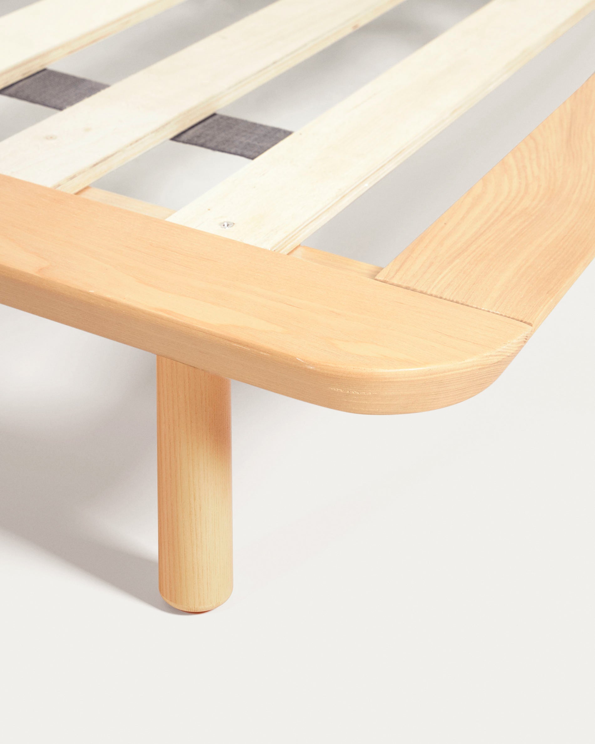 Anielle bed made from solid ash wood for a 160 x 200 cm mattress - Detail