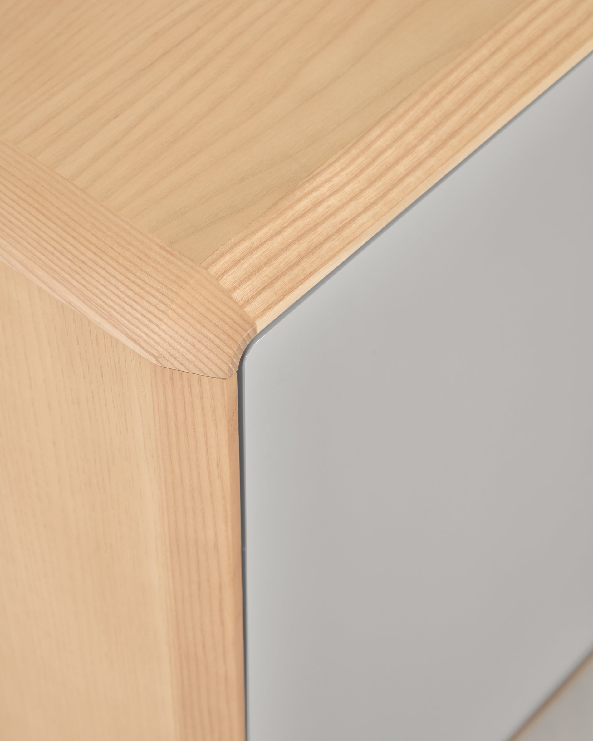 Anielle solid and ash veneer bedside table 50 x 58,4 cm - Detail