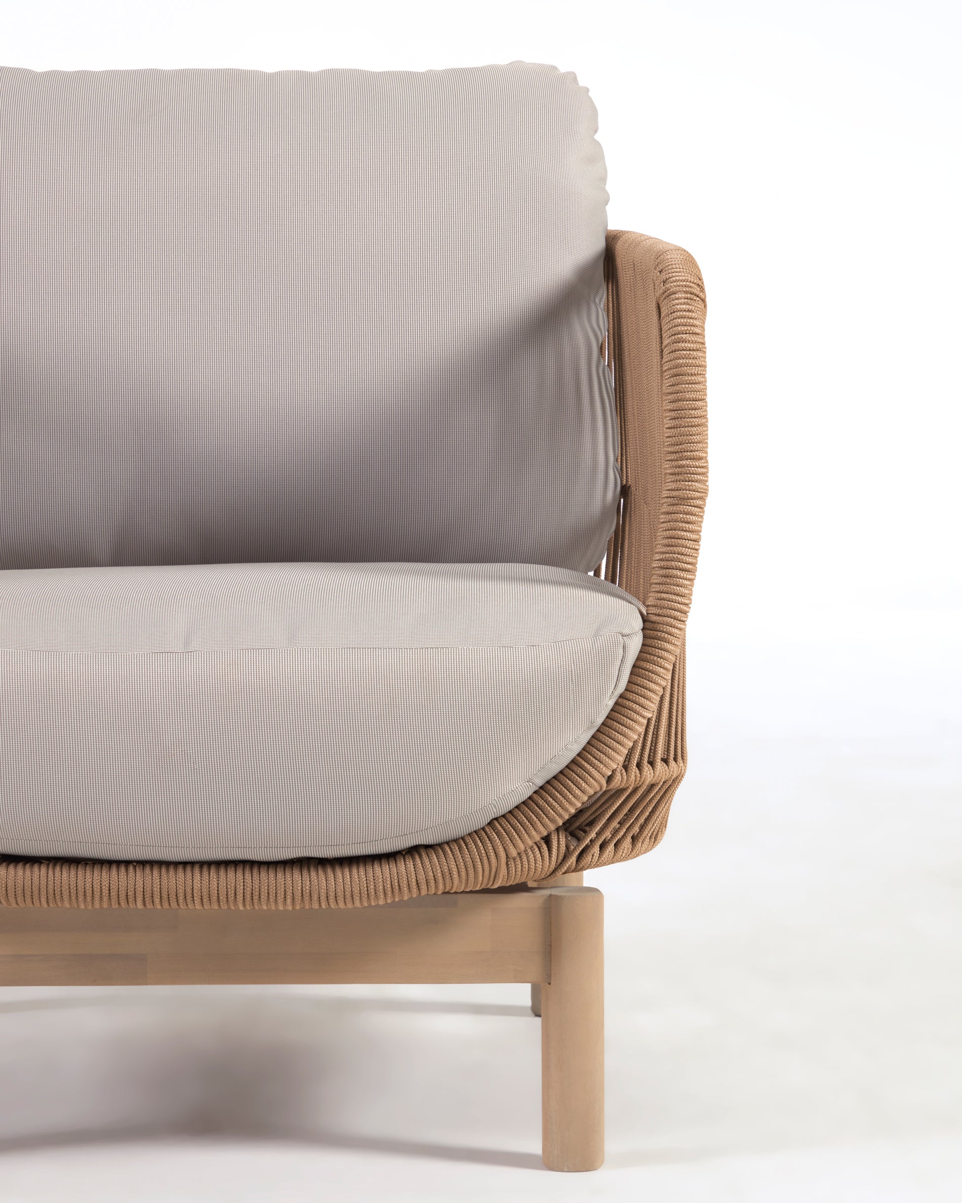 Catalina armchair made with beige rope and FSC solid acacia wood - Detail
