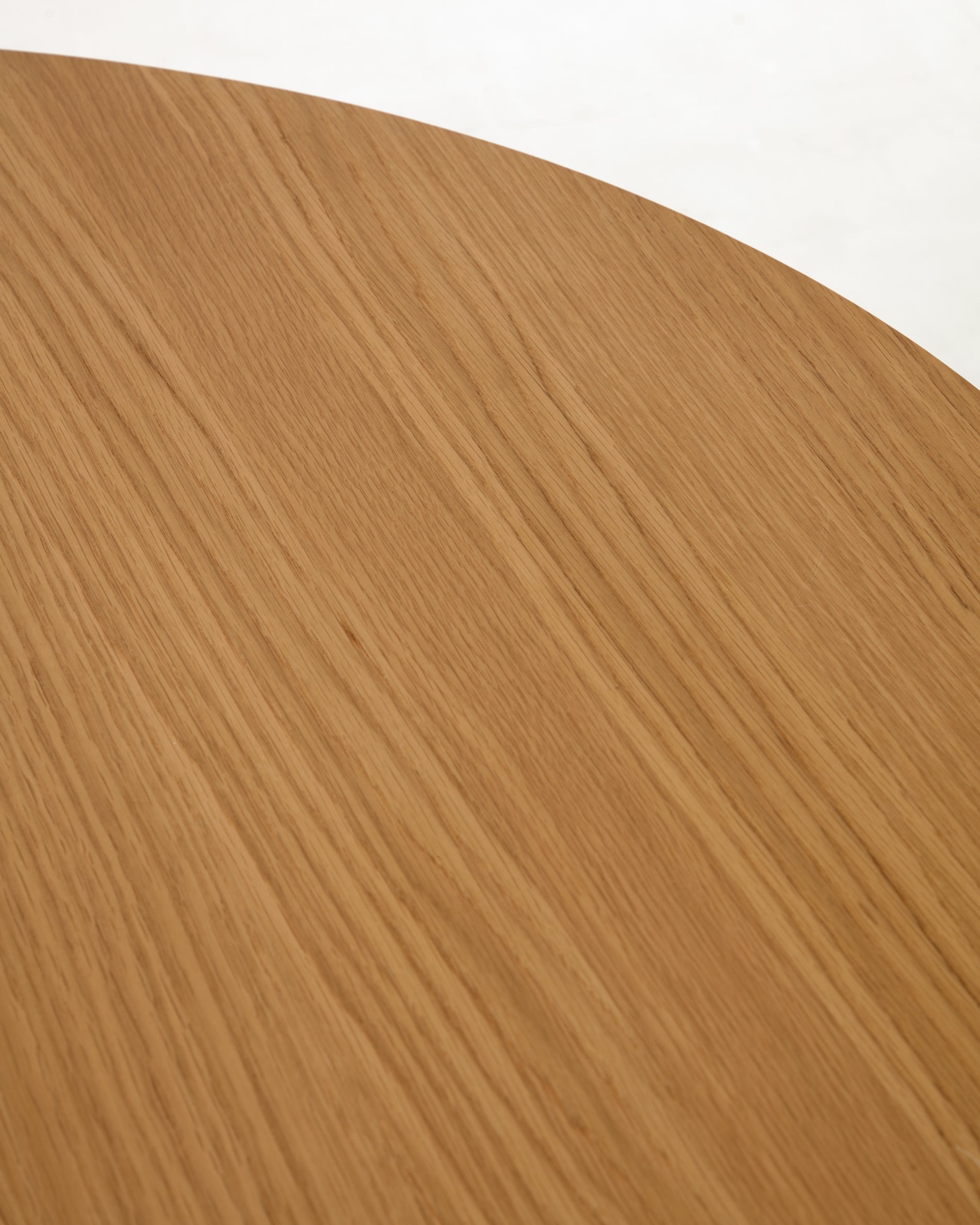 Oqui extendable oval table with an oak veneer and solid wood legs, Ø 120 (200) x 120 cm - Detail