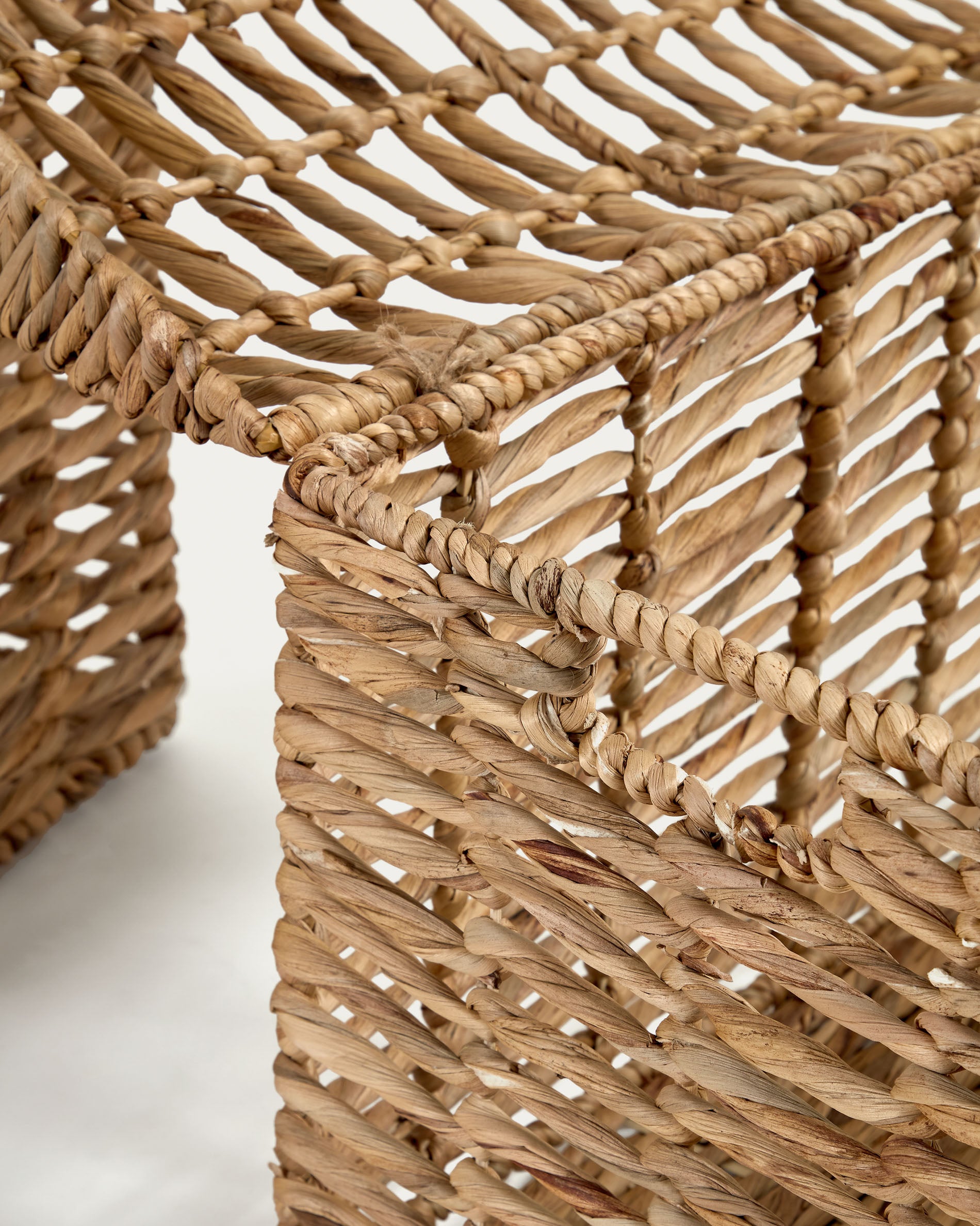 Xuliana set of 2 natural fibre trunks, with a natural finish - Detail