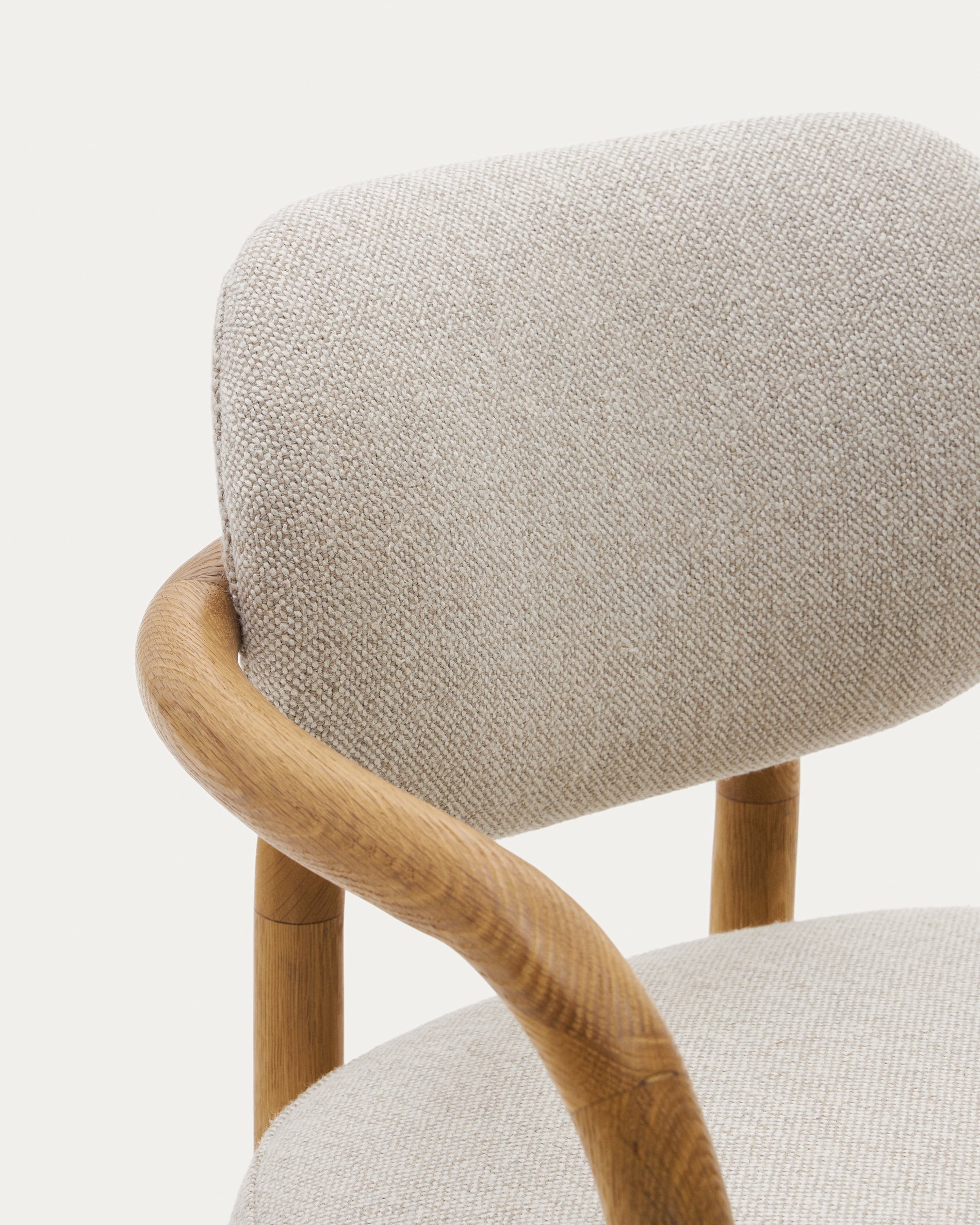Melqui beige chair in solid oak wood a natural finish - Detail