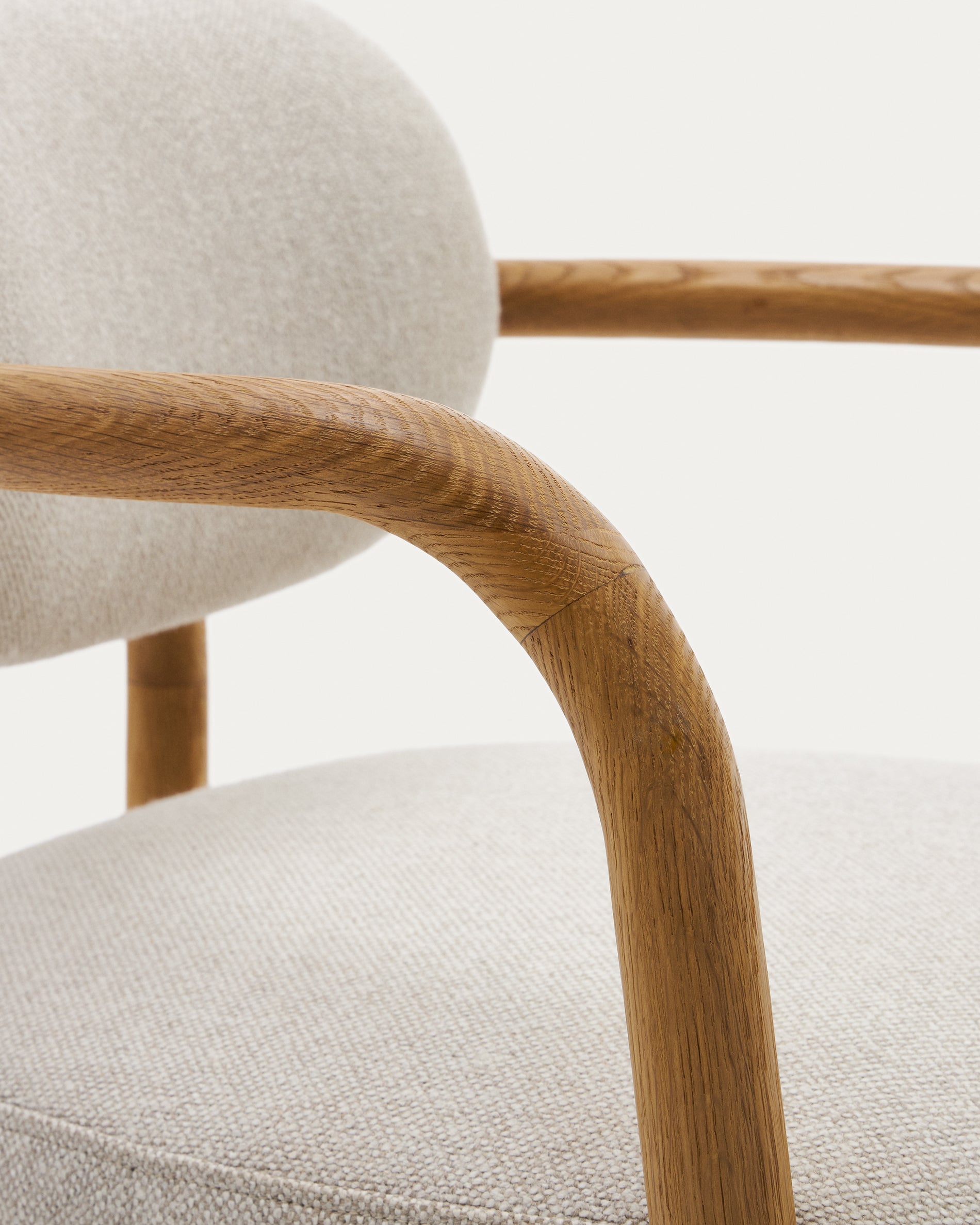 Melqui beige chair in solid oak wood a natural finish - Detail
