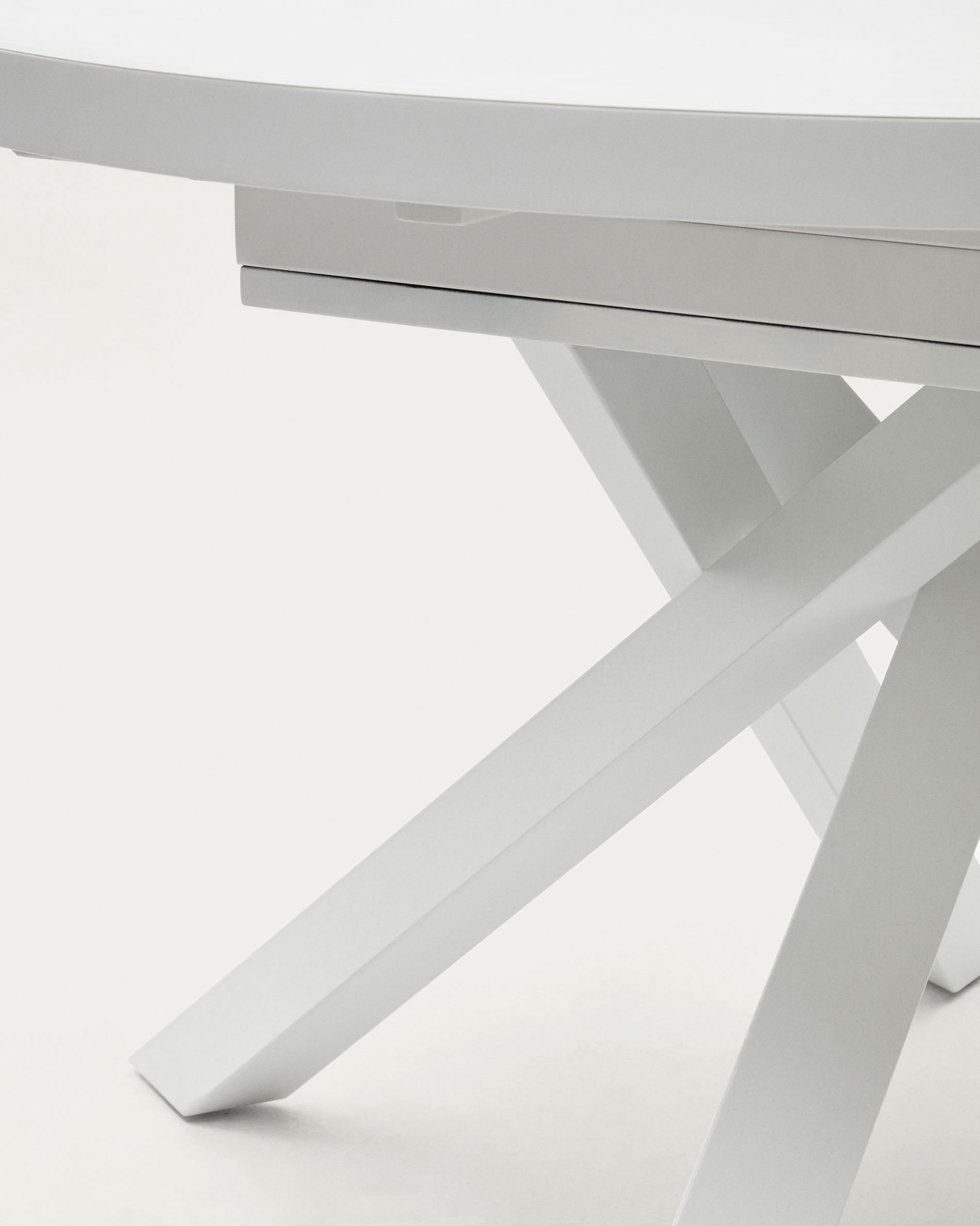 Vashti extendable round table in glass and MDF with steel legs in white, Ø 120(160)x120cm - Detail