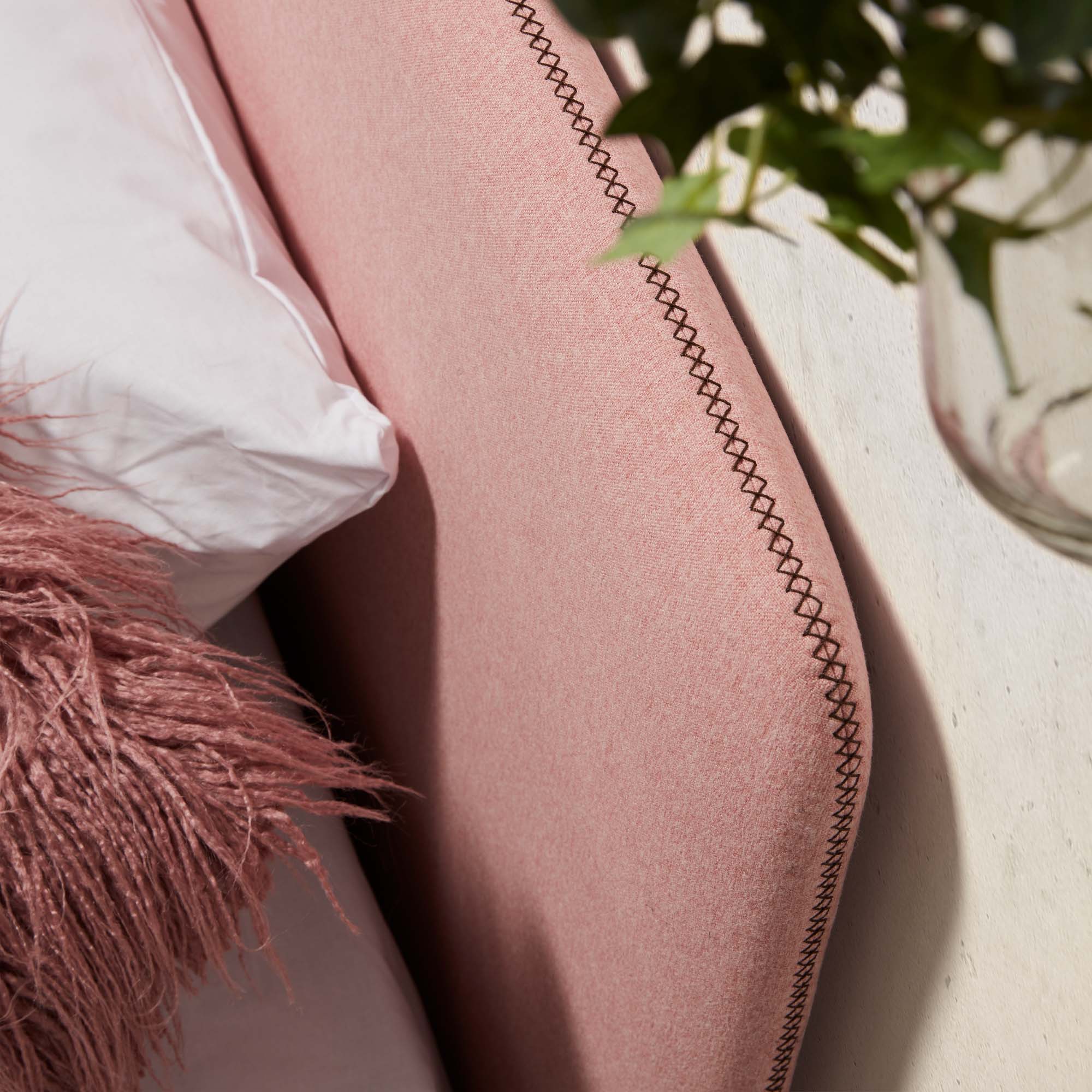 Dyla bed with removable cover in pink, with solid beech wood legs for a 90 x 190 cm mattress - Lifestyle