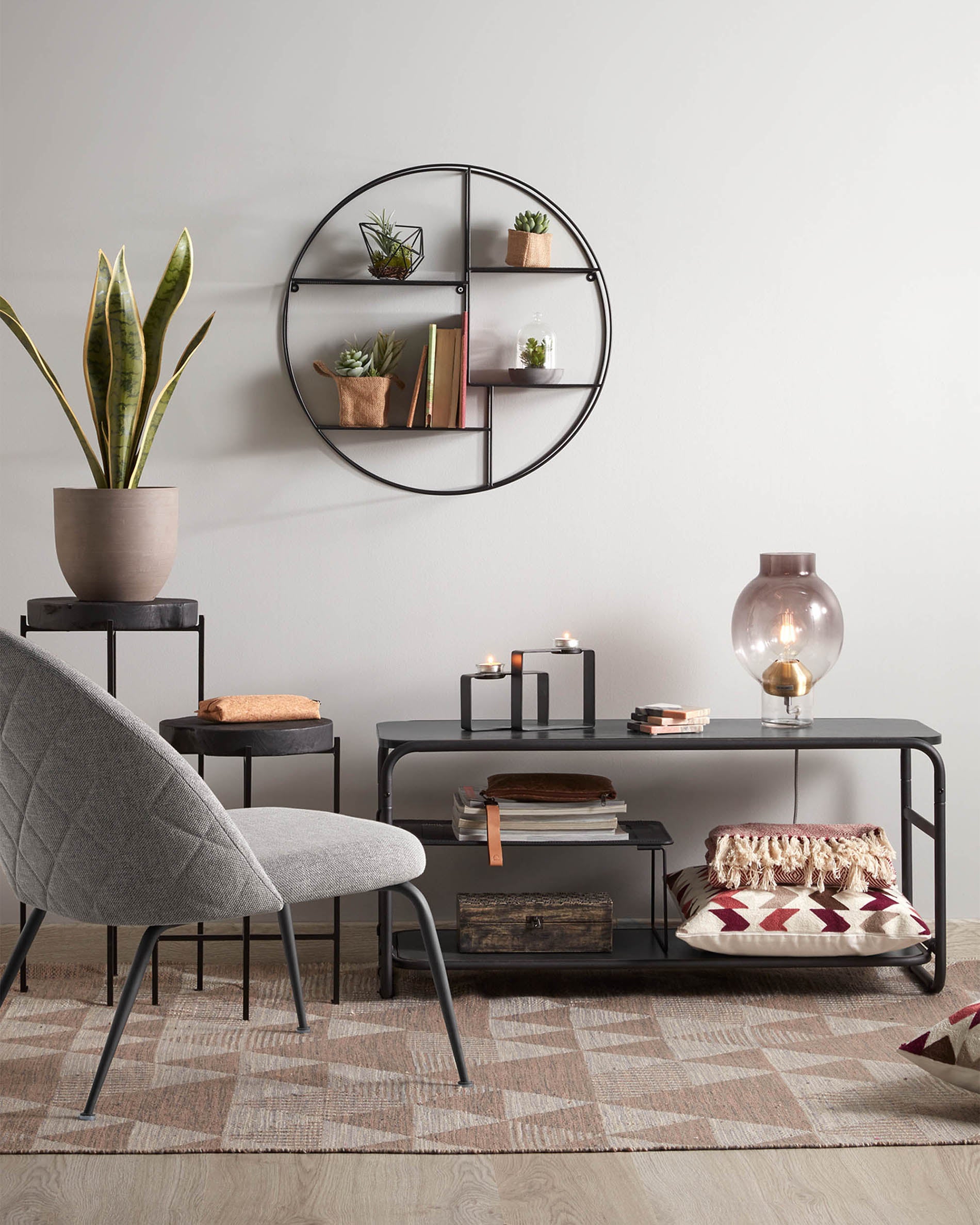 Across wall shelves in steel with black finish Ø 55 cm - Lifestyle