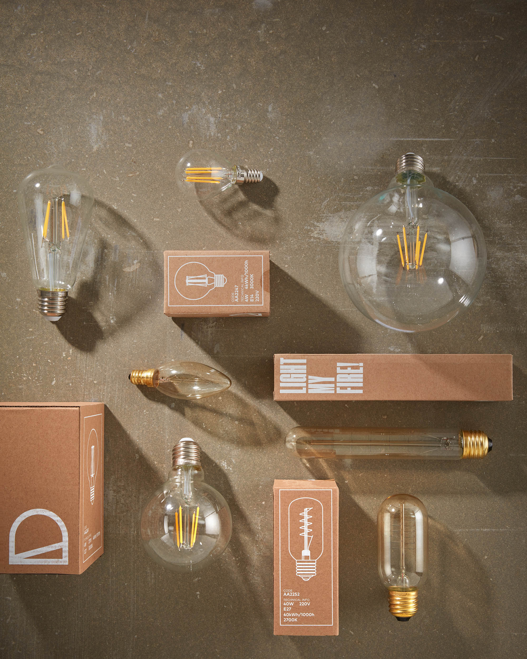 Halogen LED Bulb E27 of 4W and 60 mm warm light - Lifestyle
