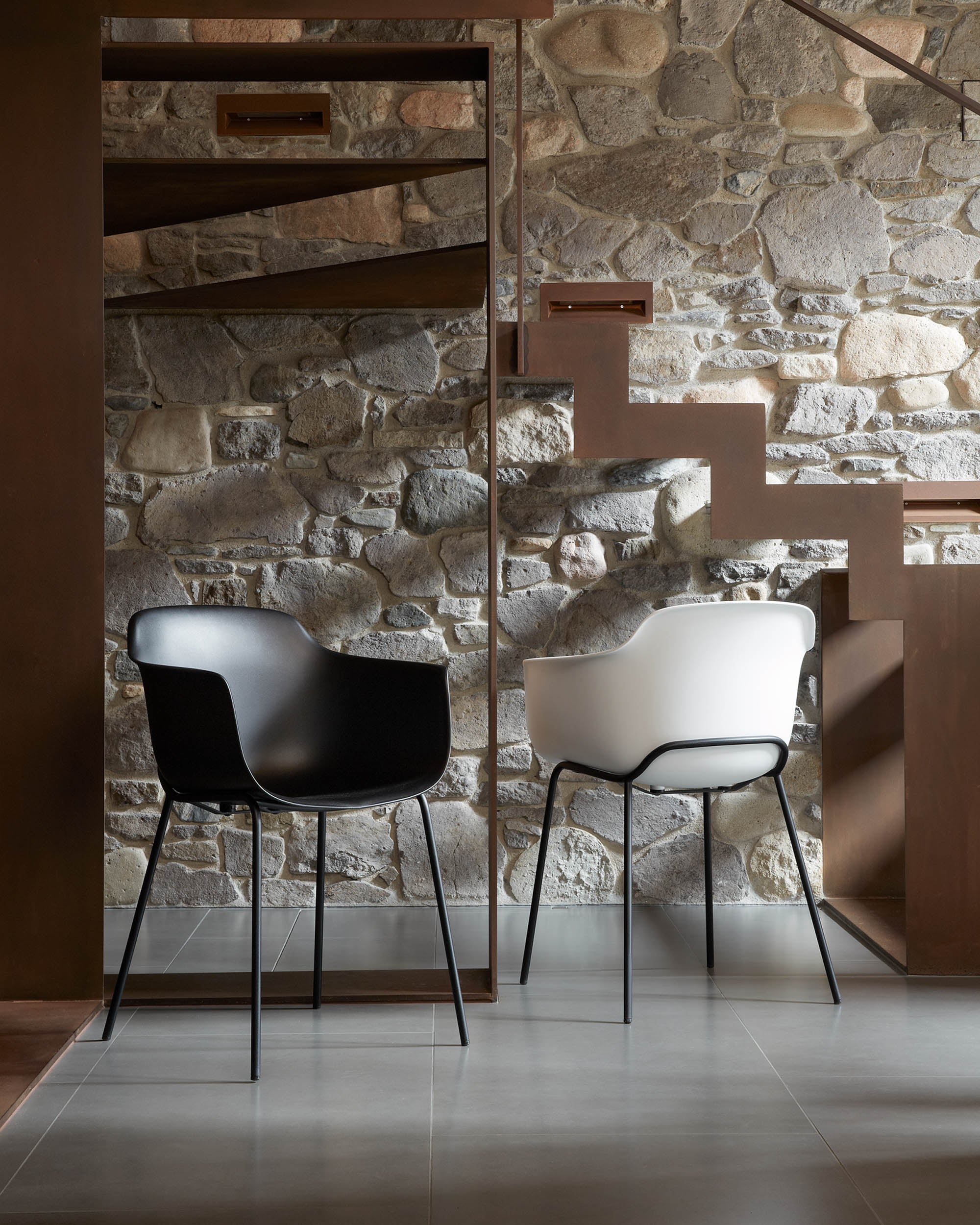 White Khasumi chair - Lifestyle