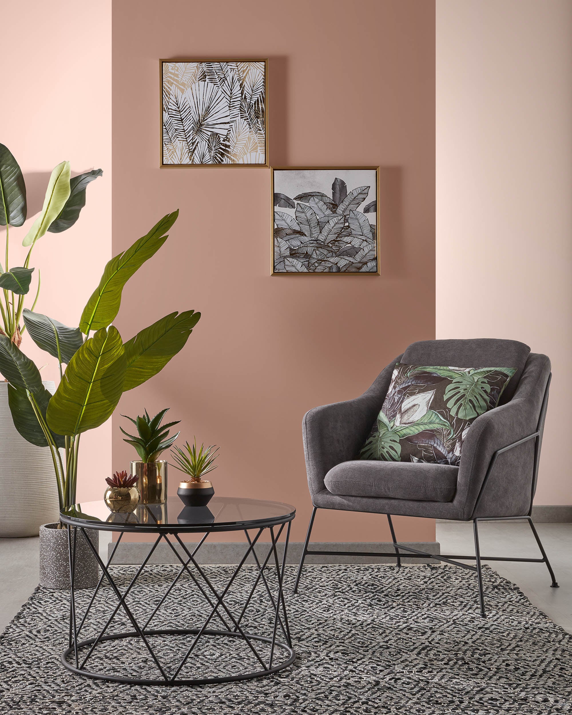 Brida armchair in dark grey with steel structure in black finish. - Lifestyle
