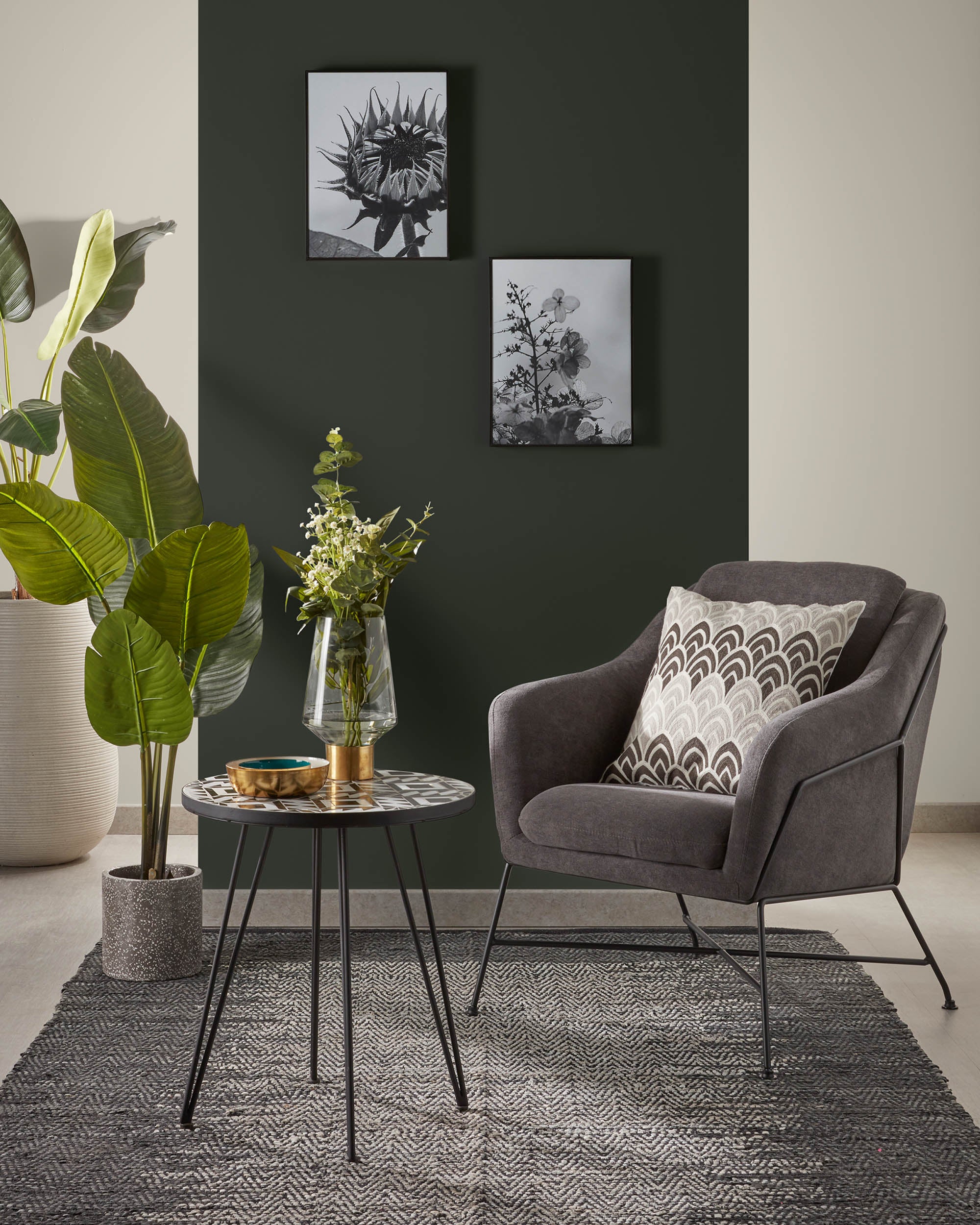 Brida armchair in dark grey with steel structure in black finish. - Lifestyle