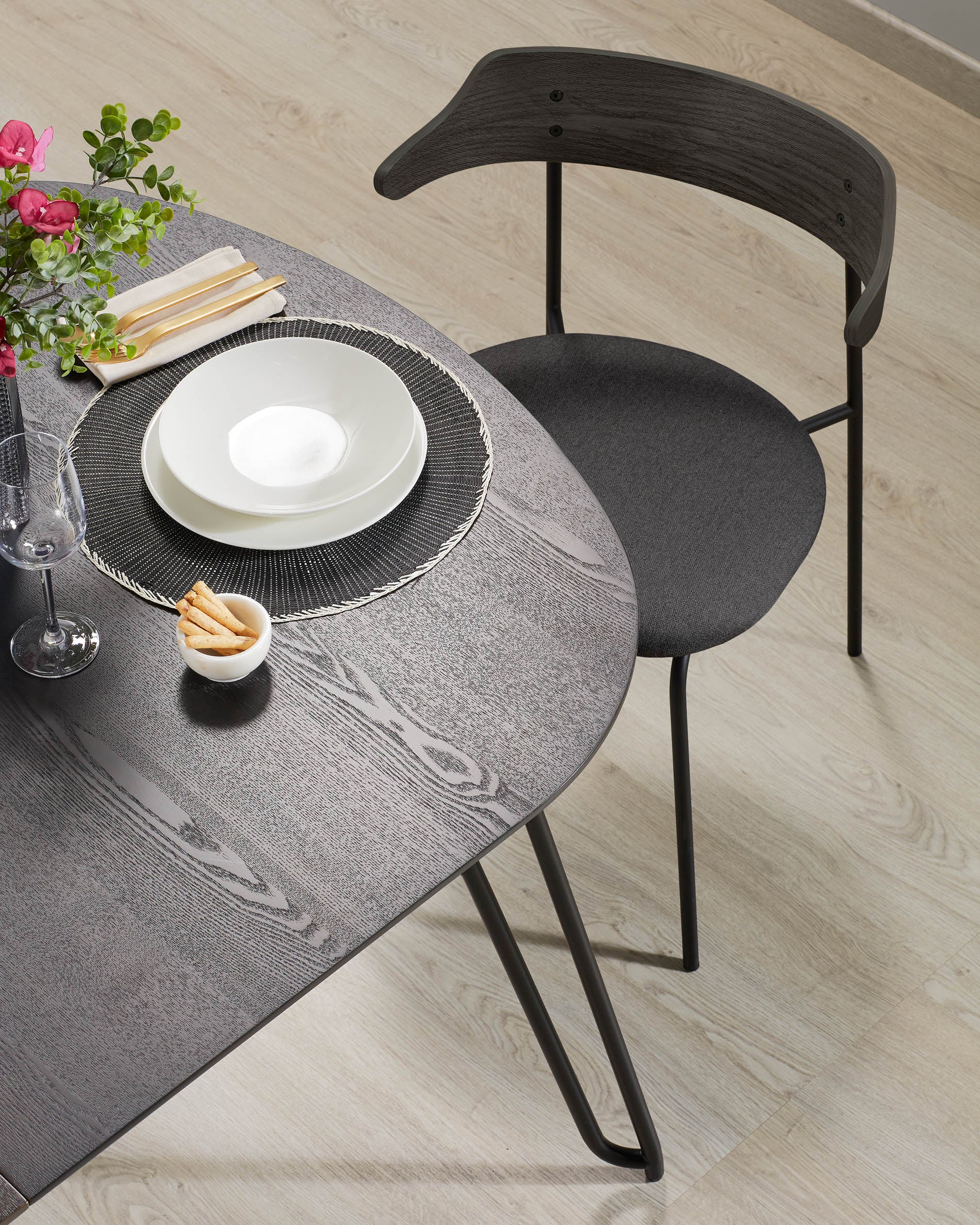 Extendable Milian table 170 (320) x 100 cm - Lifestyle