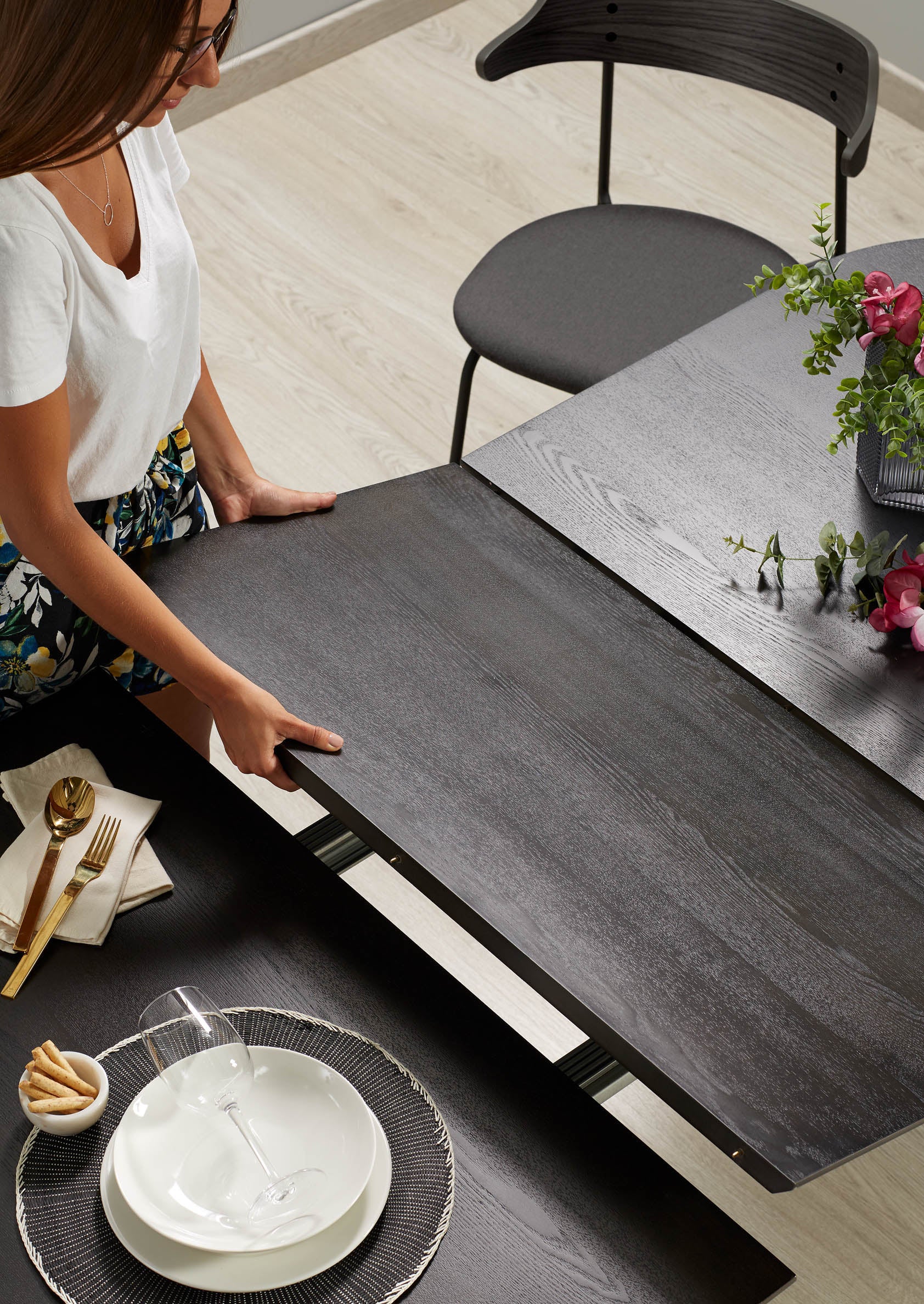 Extendable Milian table 170 (320) x 100 cm - Lifestyle