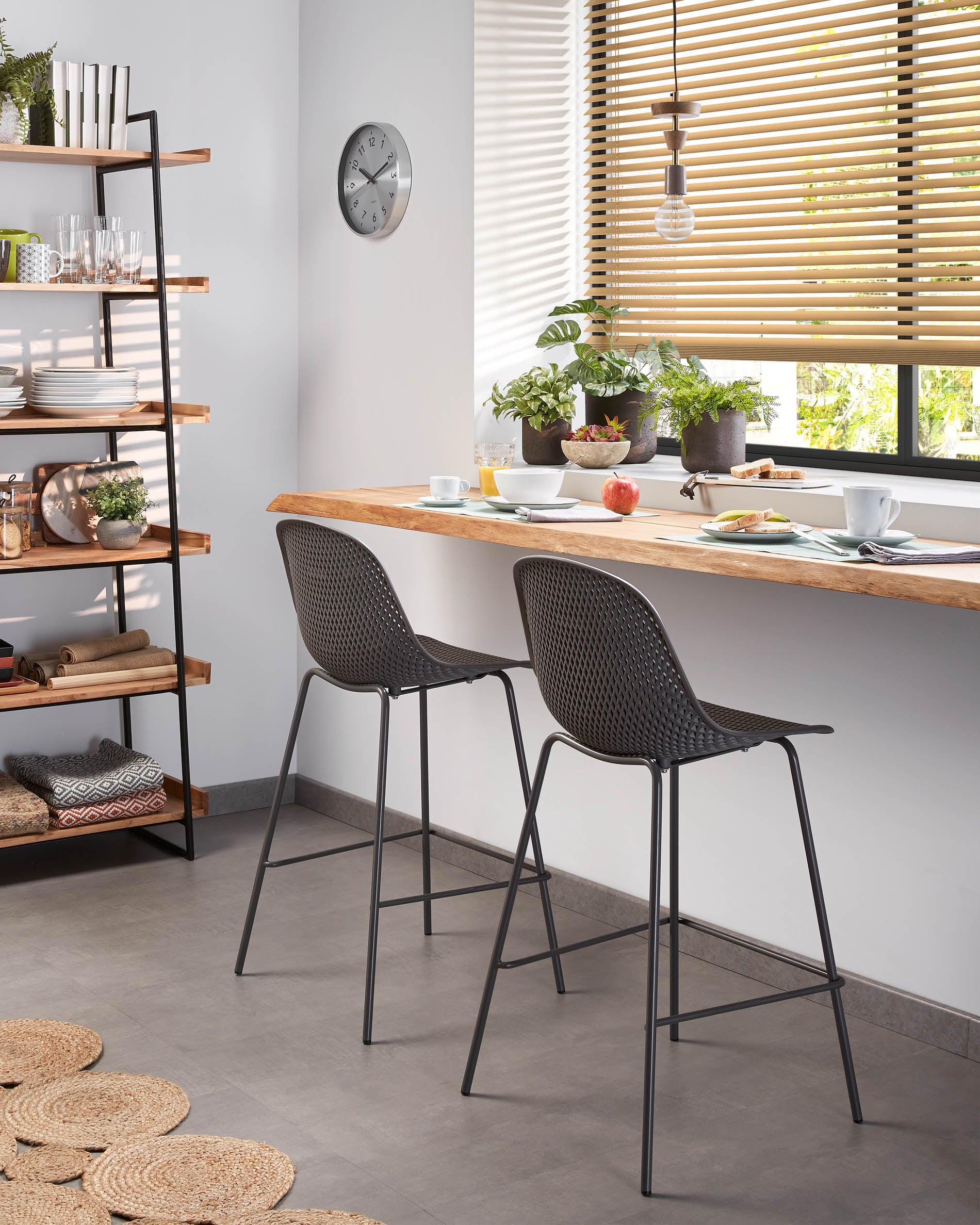Quinby outdoor stool in grey, height 75 cm - Lifestyle