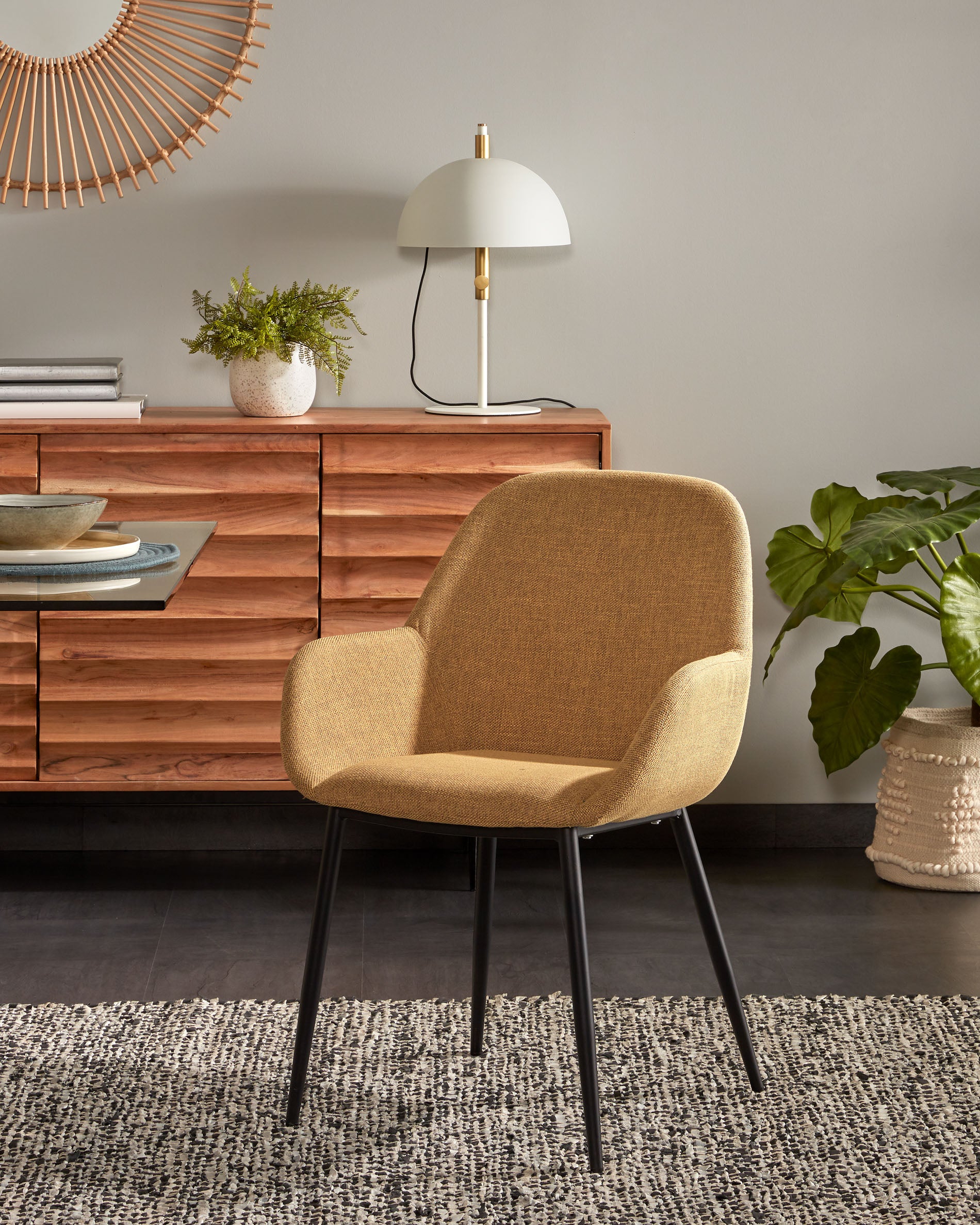 Konna mustard chair FR - Lifestyle