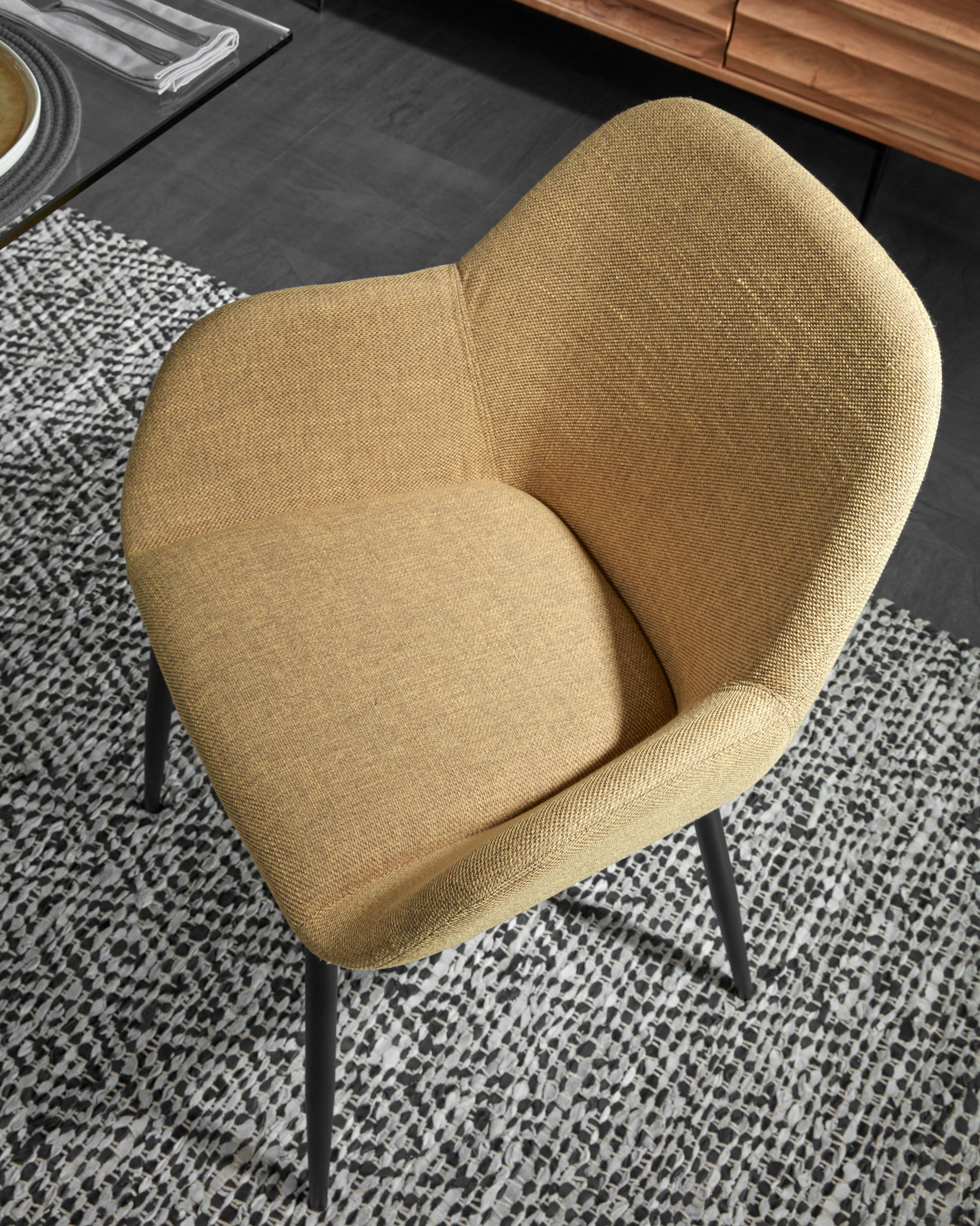 Konna mustard chair FR - Lifestyle