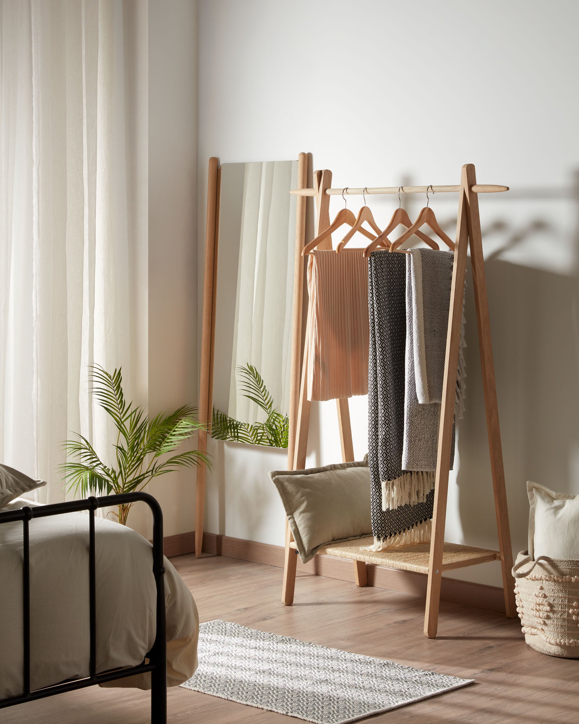 Natane birch wood and rattan clothing rail, 95 x 152 cm - Lifestyle