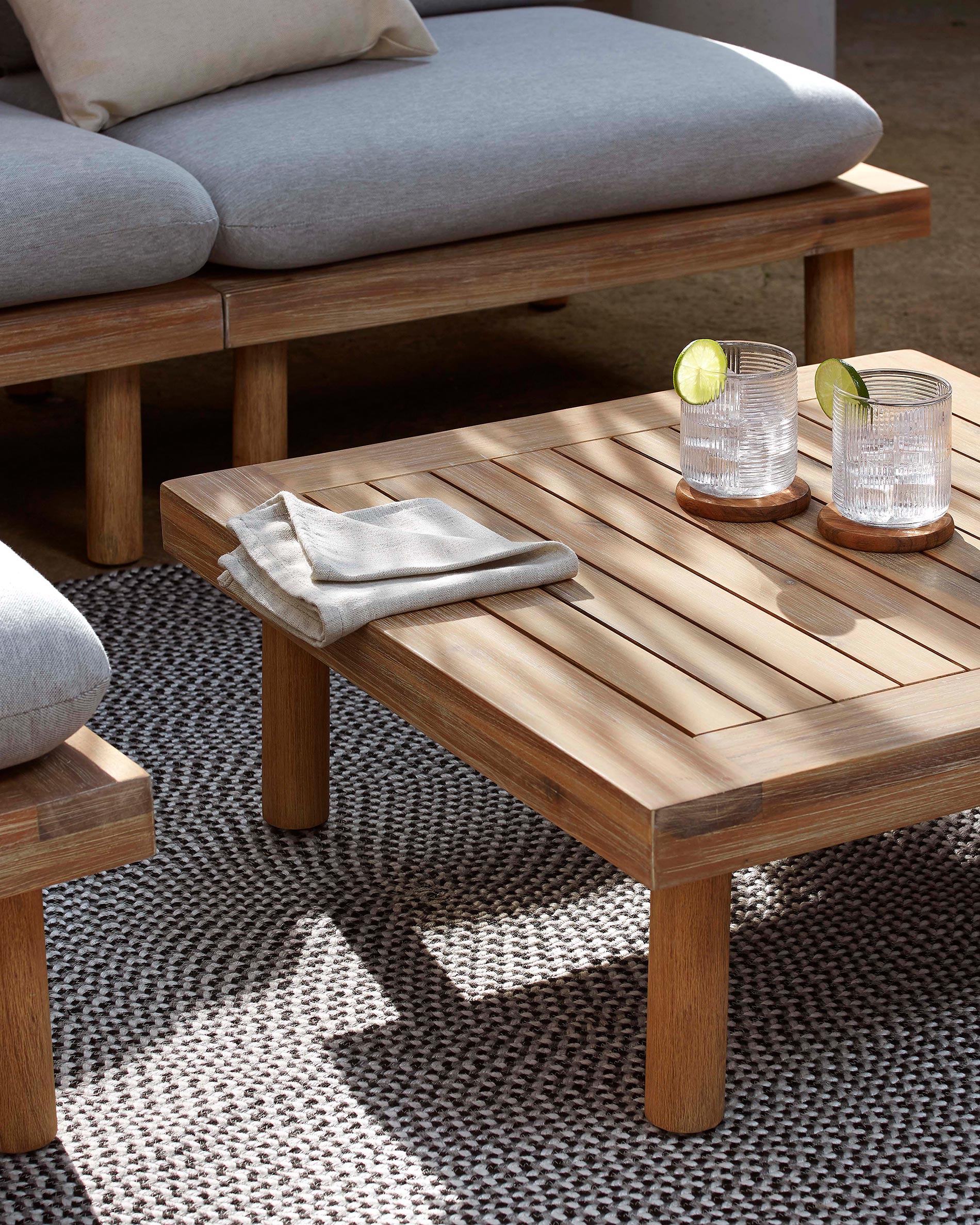 Viridis 2 armchairs and 1 table set FSC 100% - Lifestyle