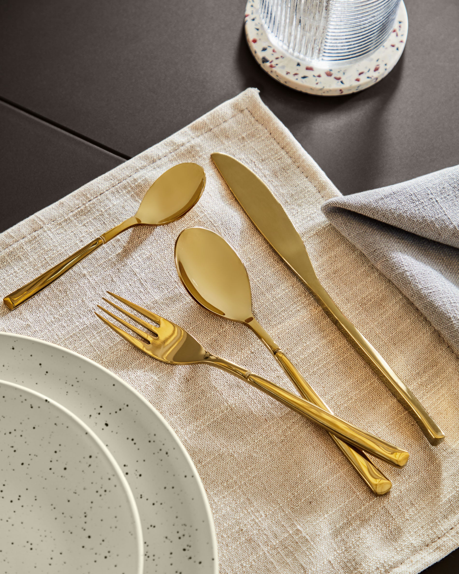 Lite square handle 16-piece golden cutlery set - Lifestyle