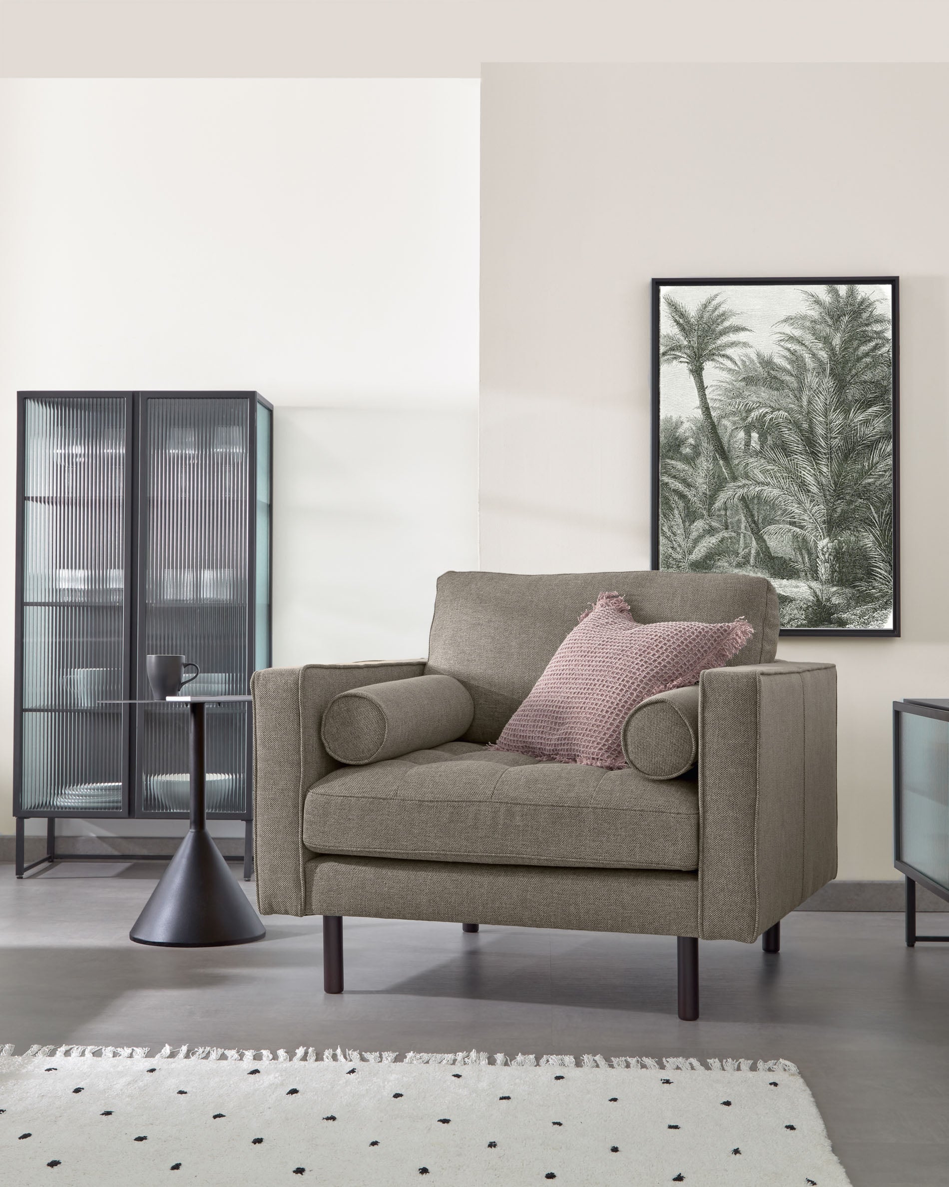 Trixie glass cabinet 70 x 143 cm - Lifestyle