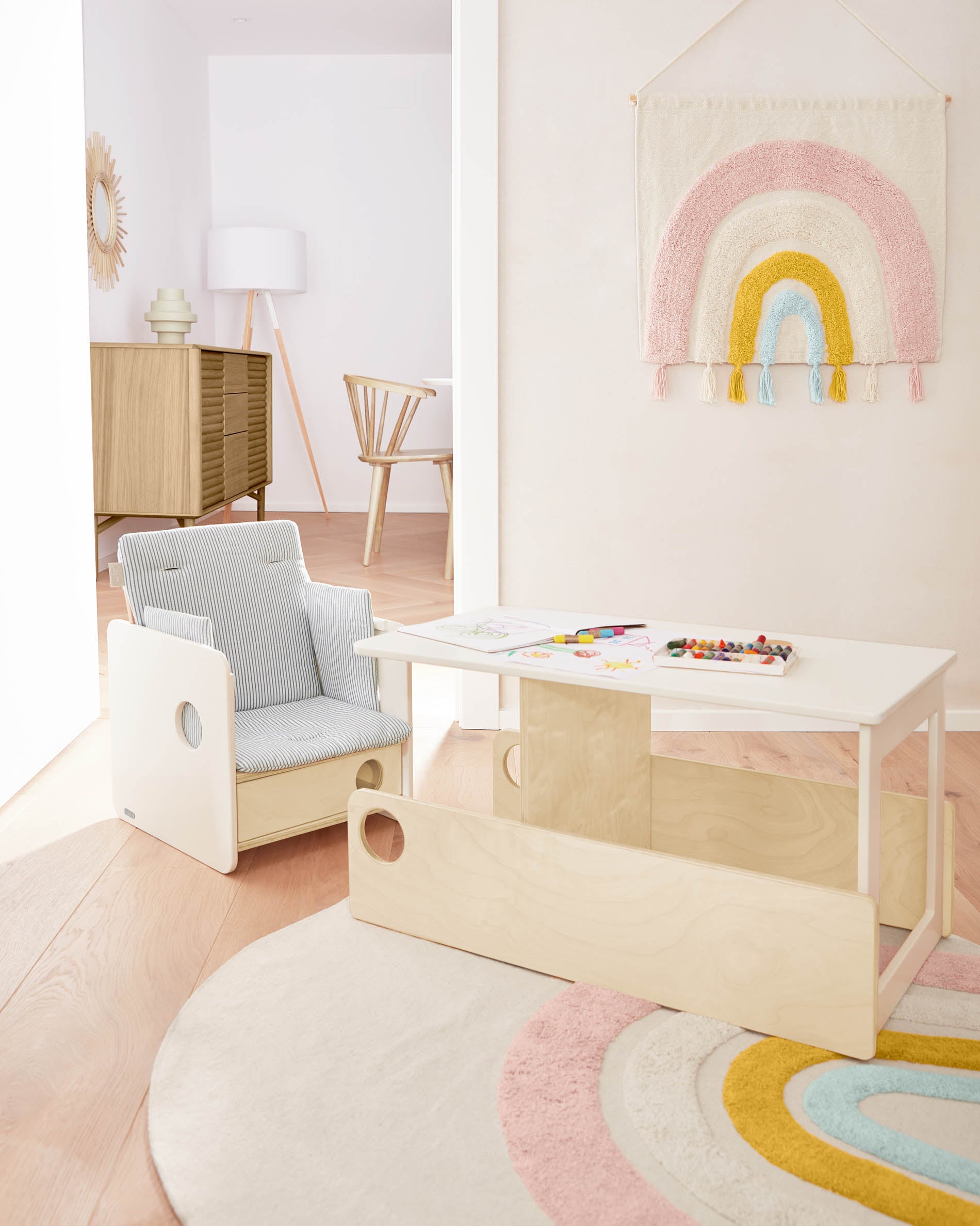 100% organic cotton (GOTS) Nuun highchair cushion in blue stripes - Lifestyle