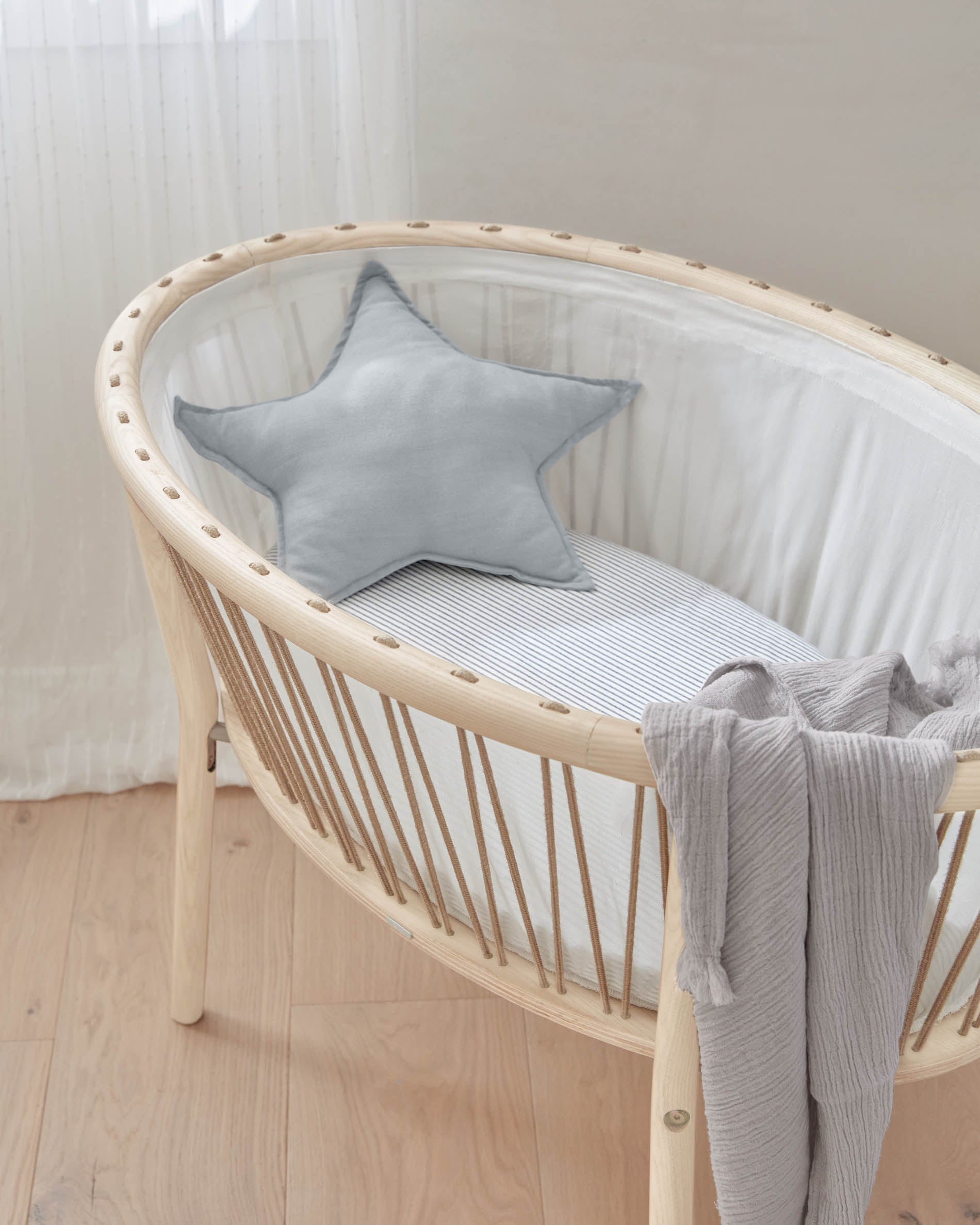 Leonela ash wood bassinet 97 x 62 cm FSC 100% - Lifestyle