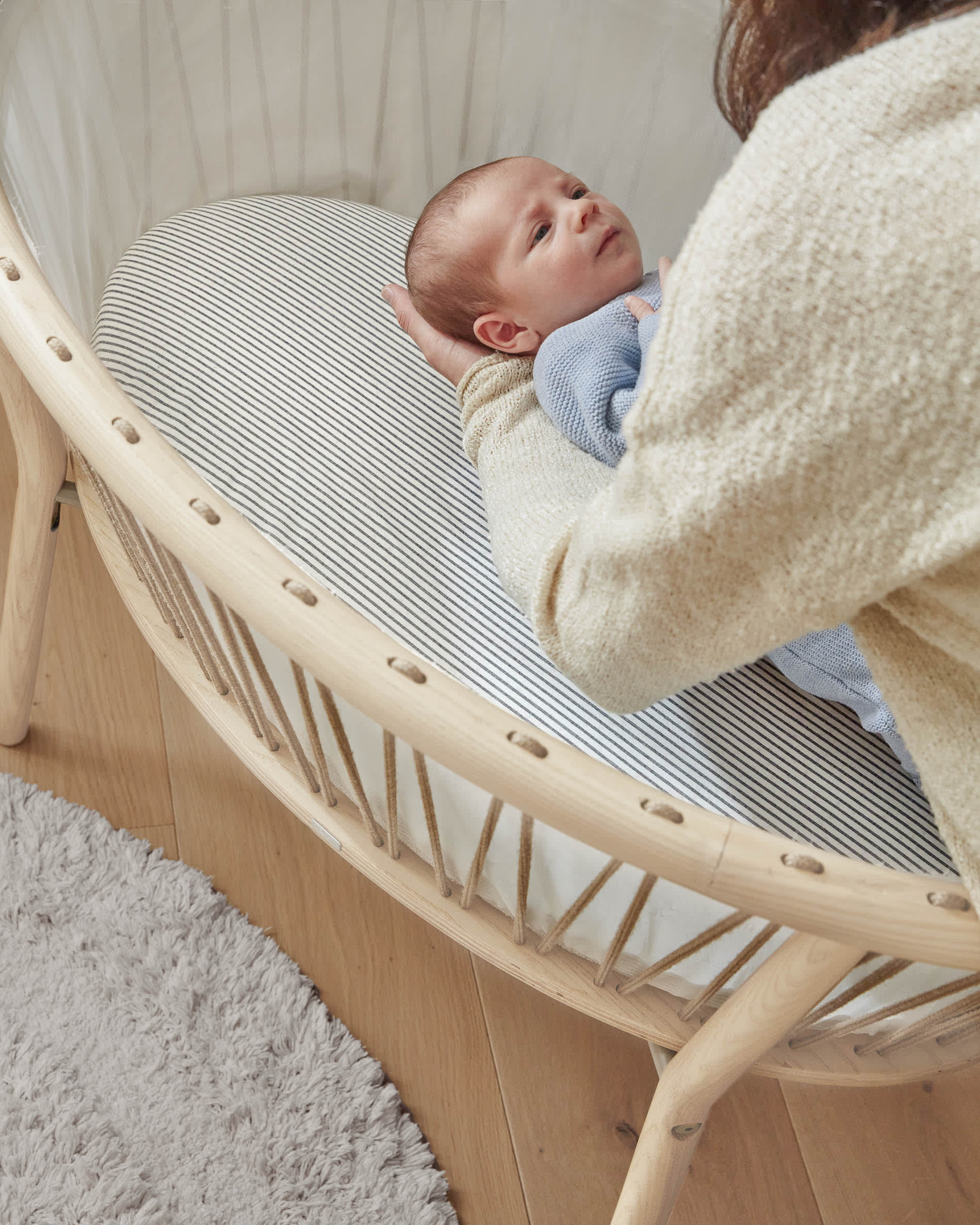 100% cotton (GOTS) sheet with blue stripes for the Nahima basket