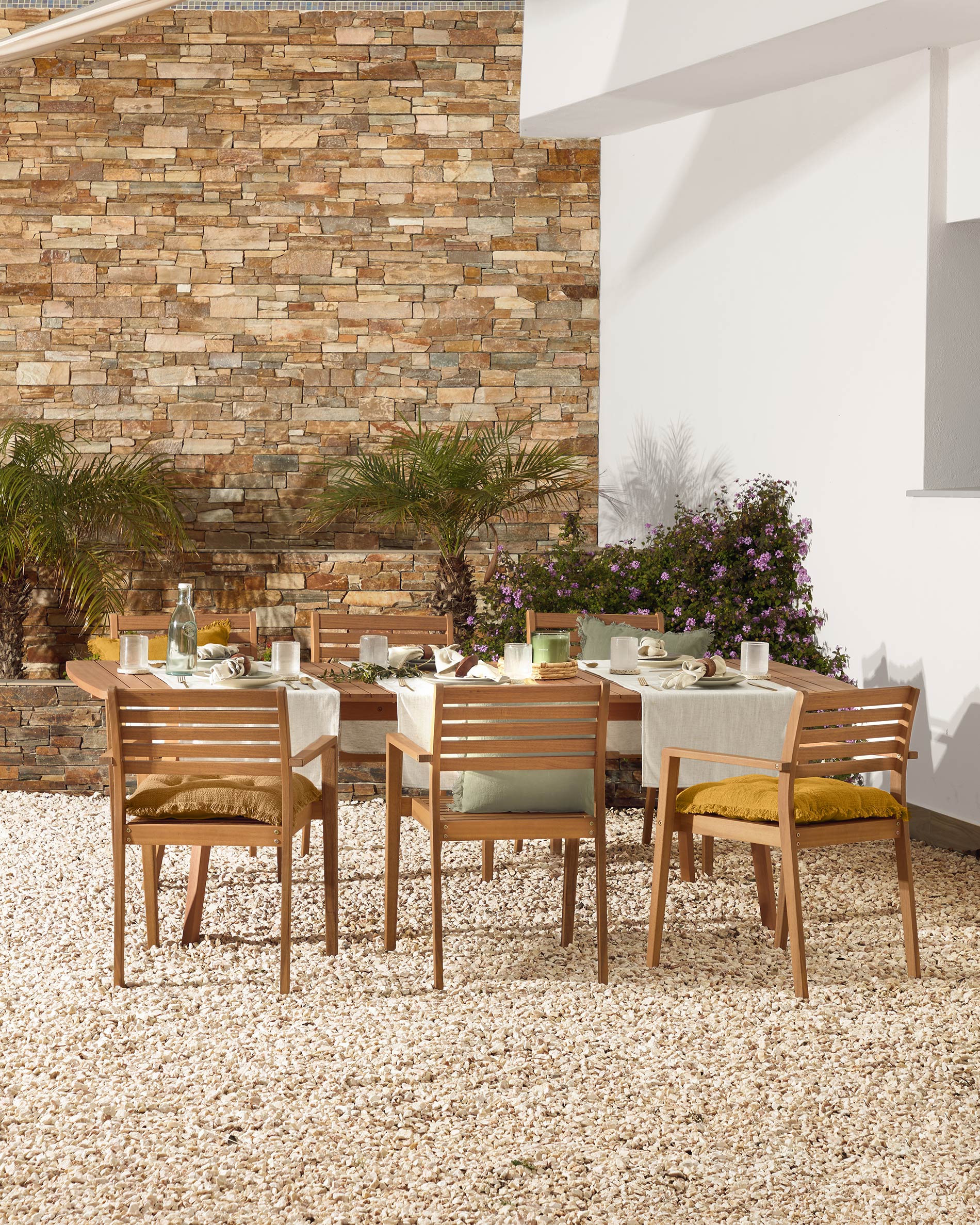 Hanzel stackable solid acacia wood garden chair FSC 100% - Lifestyle