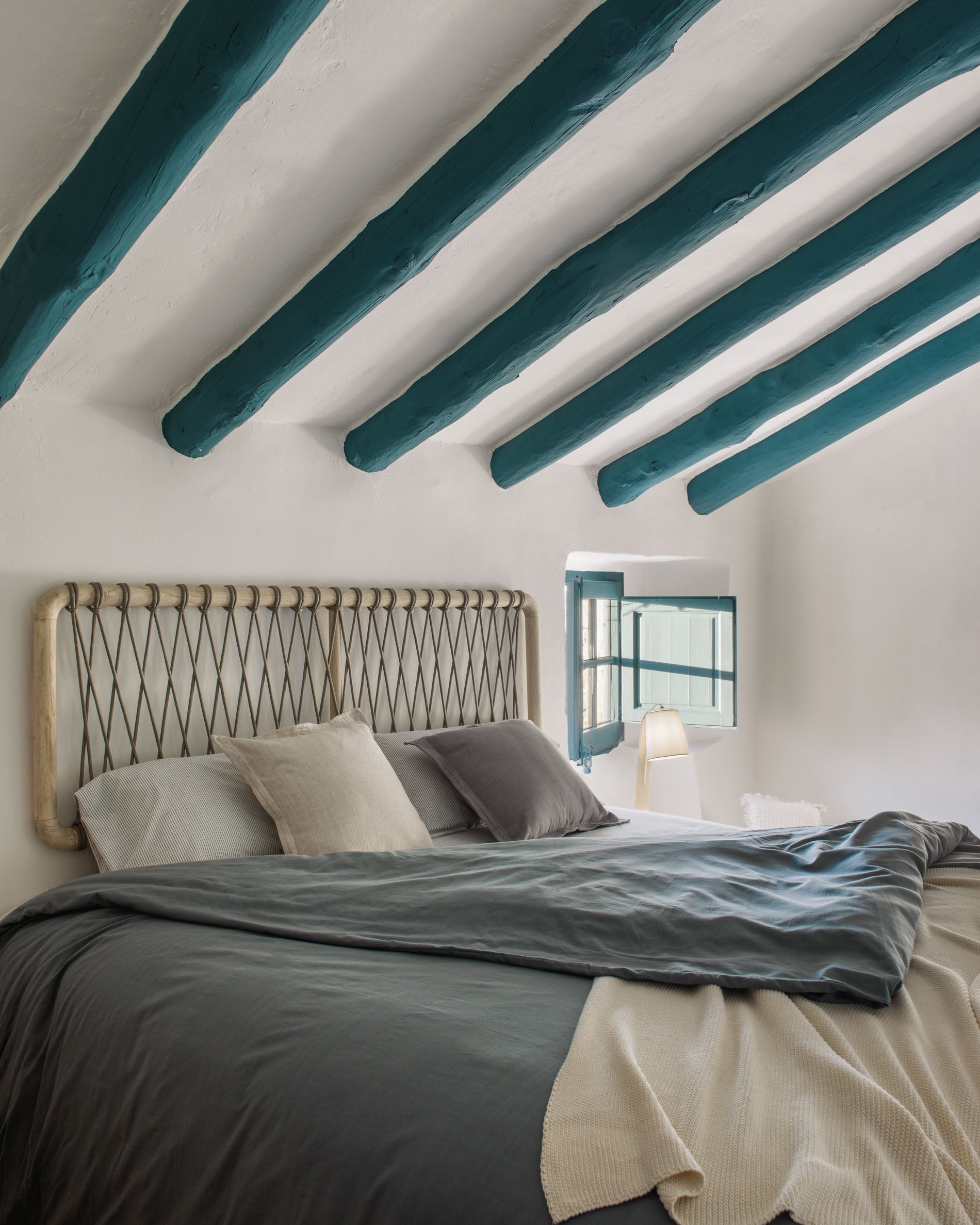 Aberash solid white cedarwood and grey cord headboard, for 160 cm beds - Lifestyle