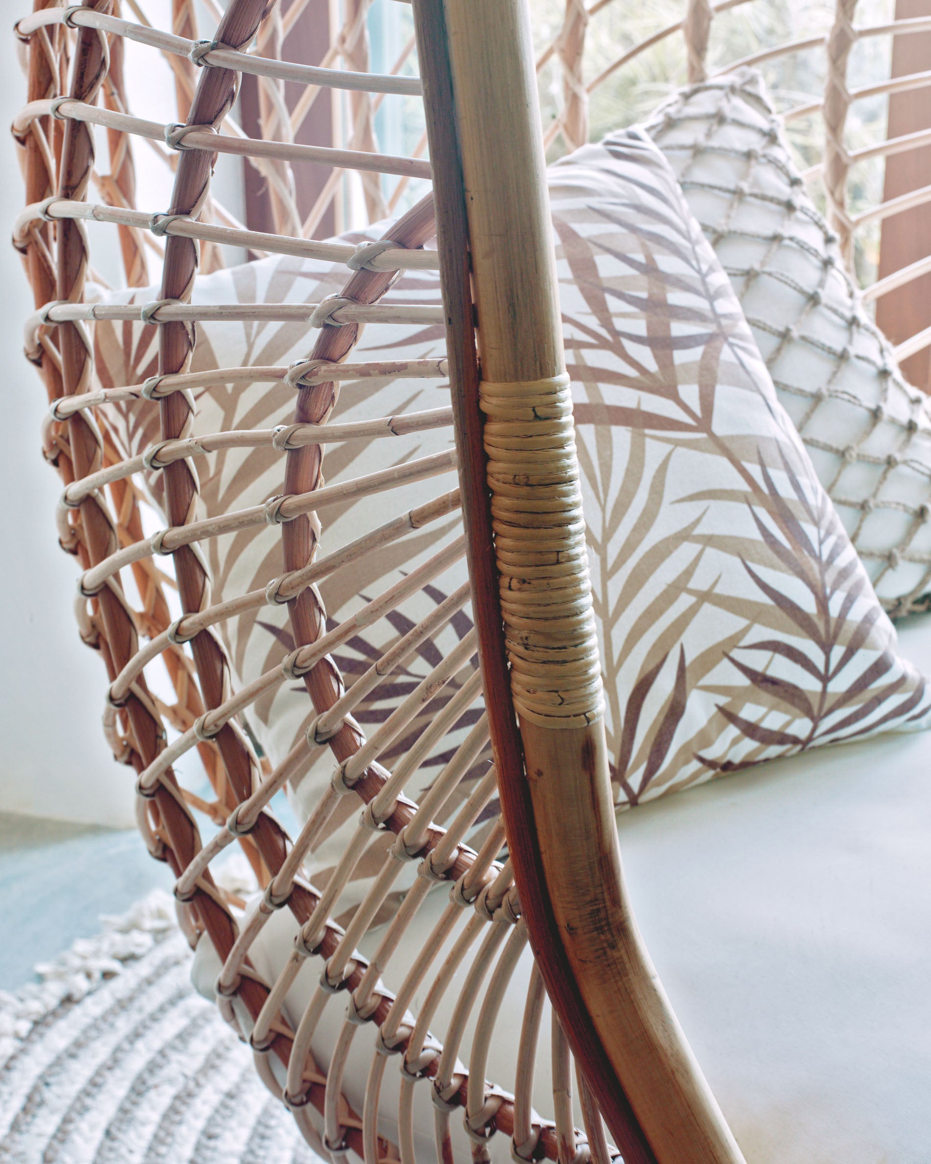 Ekaterina hanging rattan chair - Lifestyle