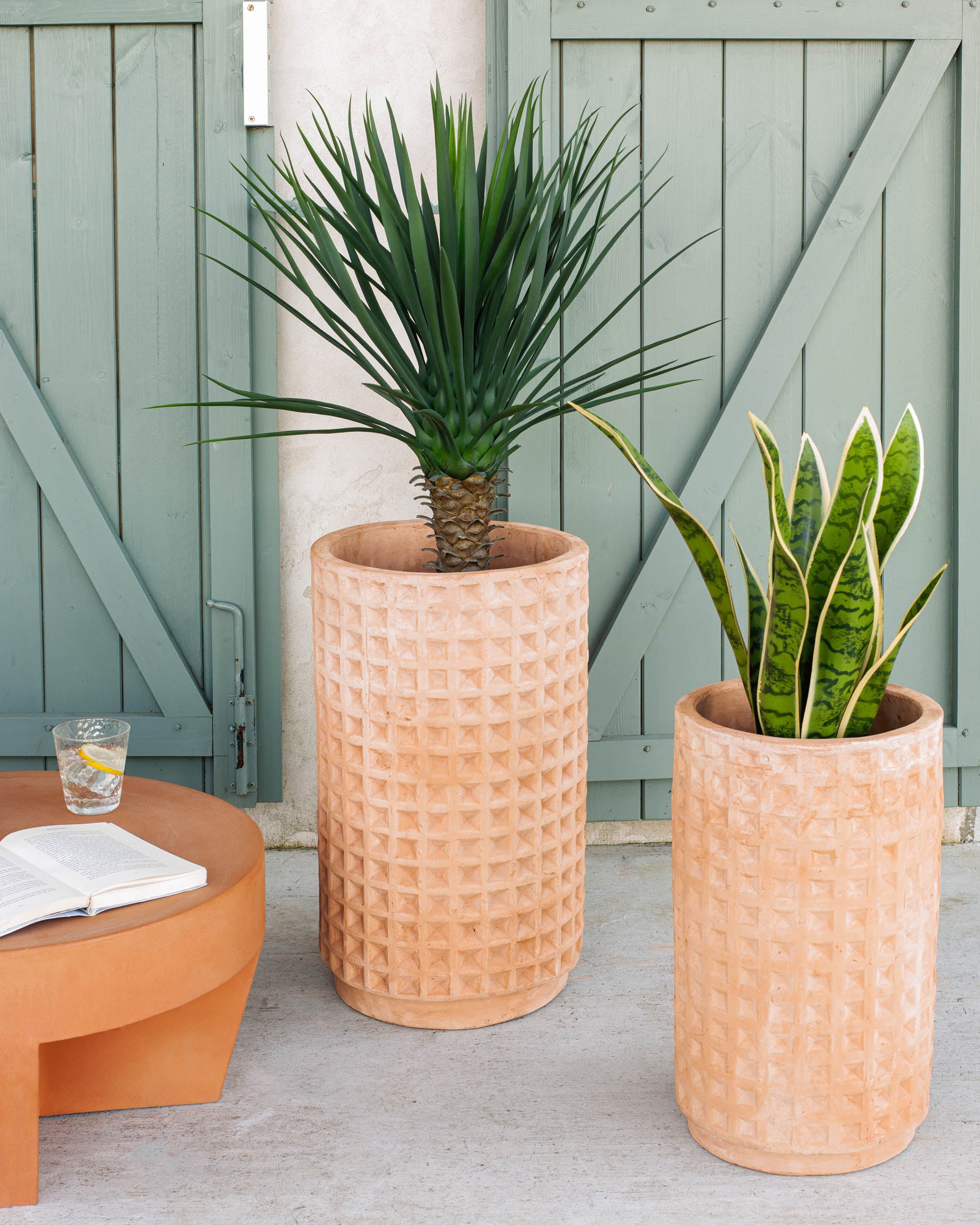 Celi set of 2 terracota plant pots, Ø 34 cm / Ø 25 cm - Lifestyle