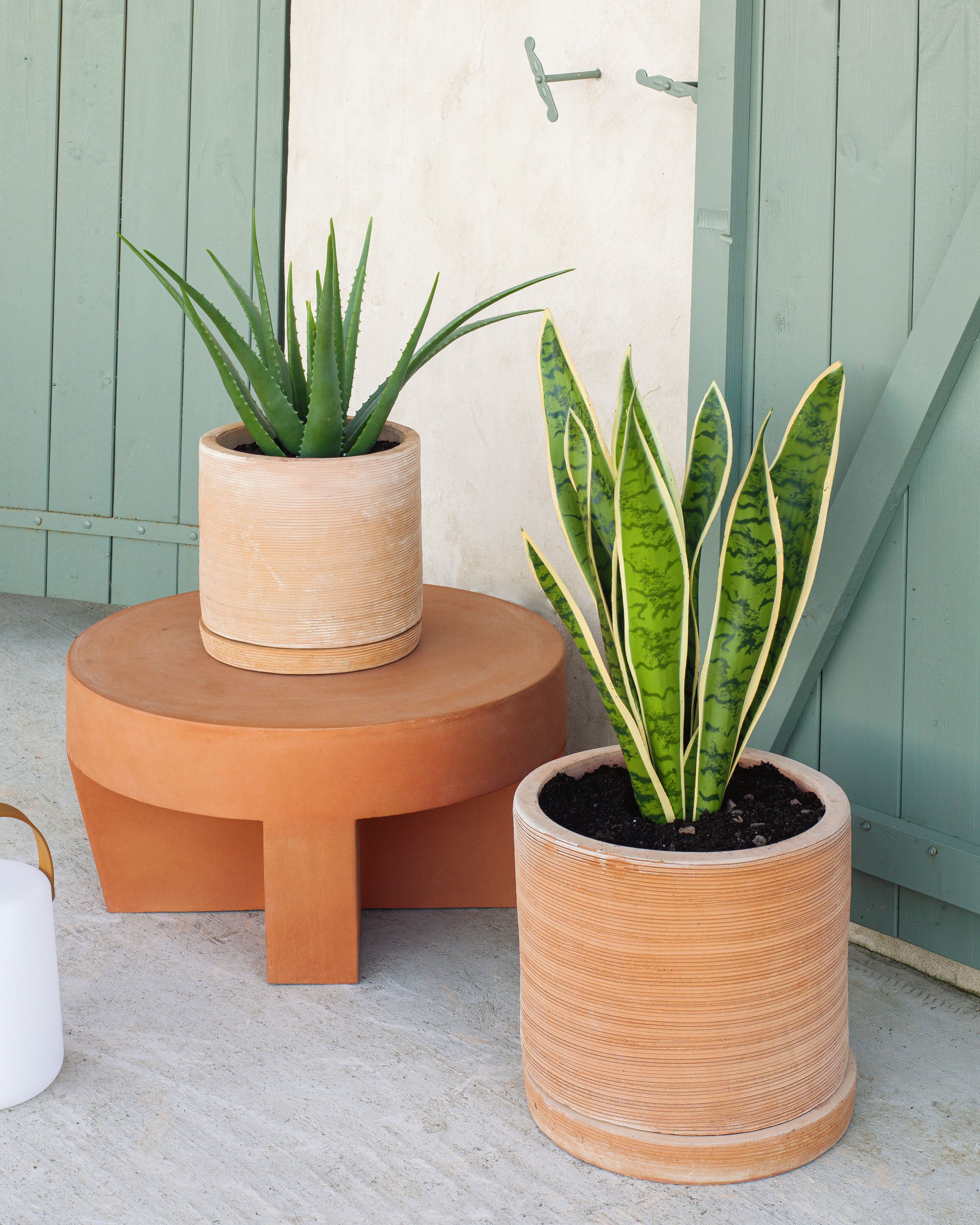 Vilena round outdoor terracotta coffee table, Ø 60 cm - Lifestyle