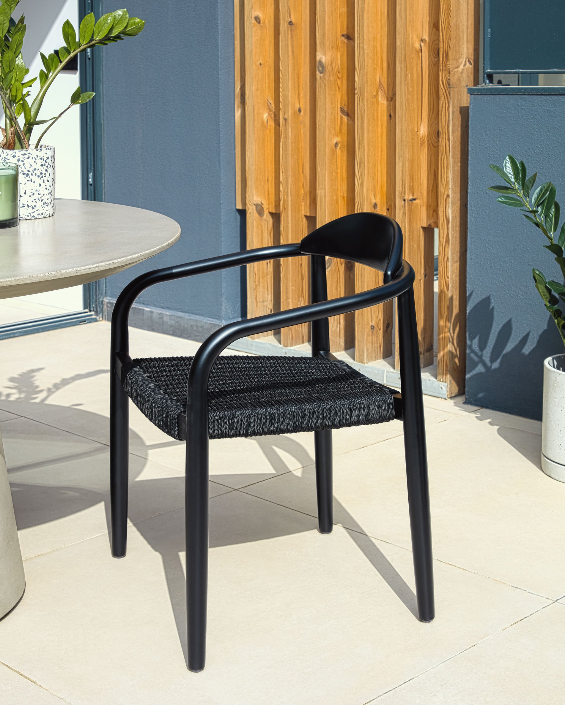 Nina stackable chair in solid acacia wood with black finish and black rope seat FSC 100% - Lifestyle