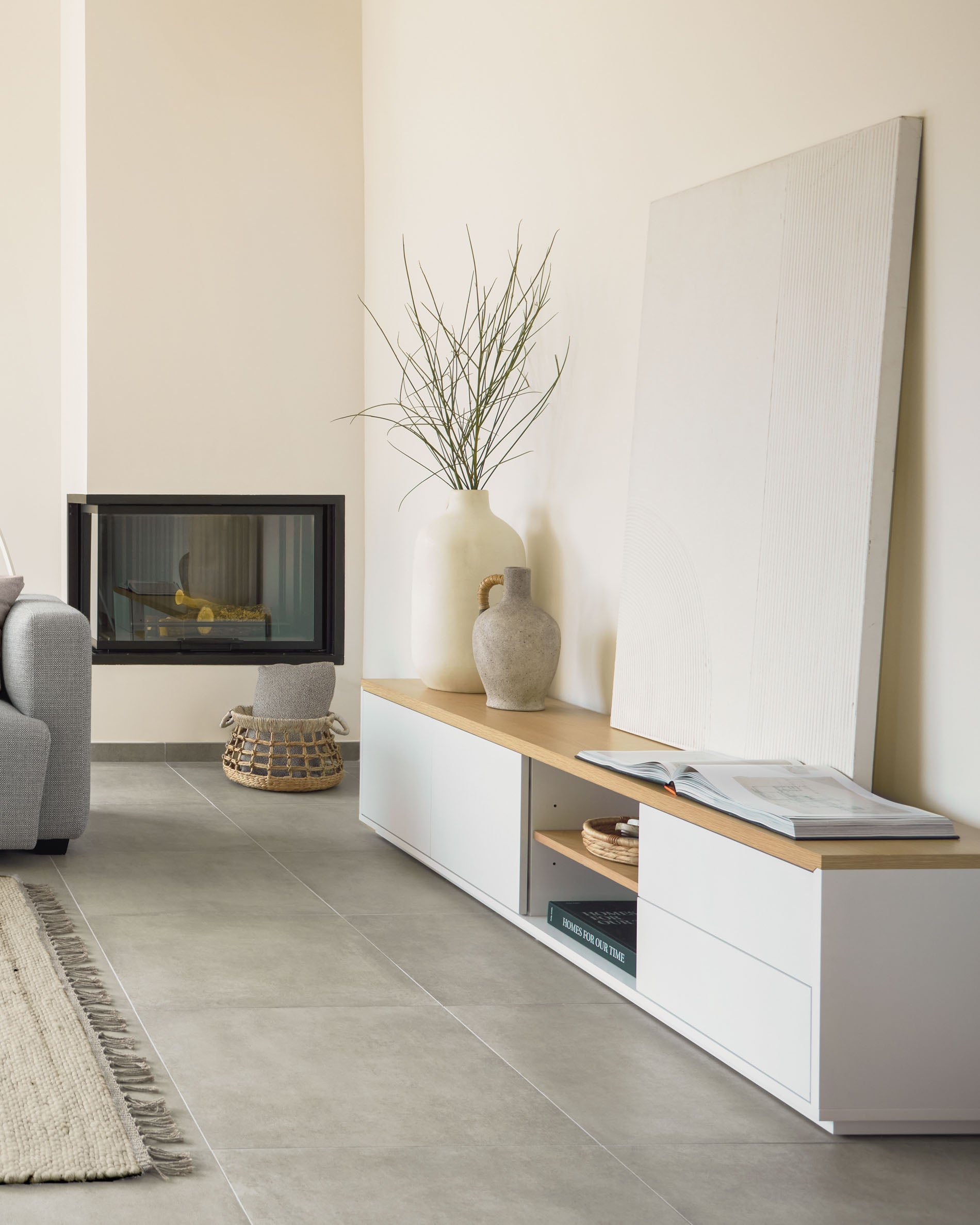 Abilen oak wood veneer TV stand with 2 doora and 2 drawers in white lacquer, 200 x 44 cm FSC 100% - Lifestyle