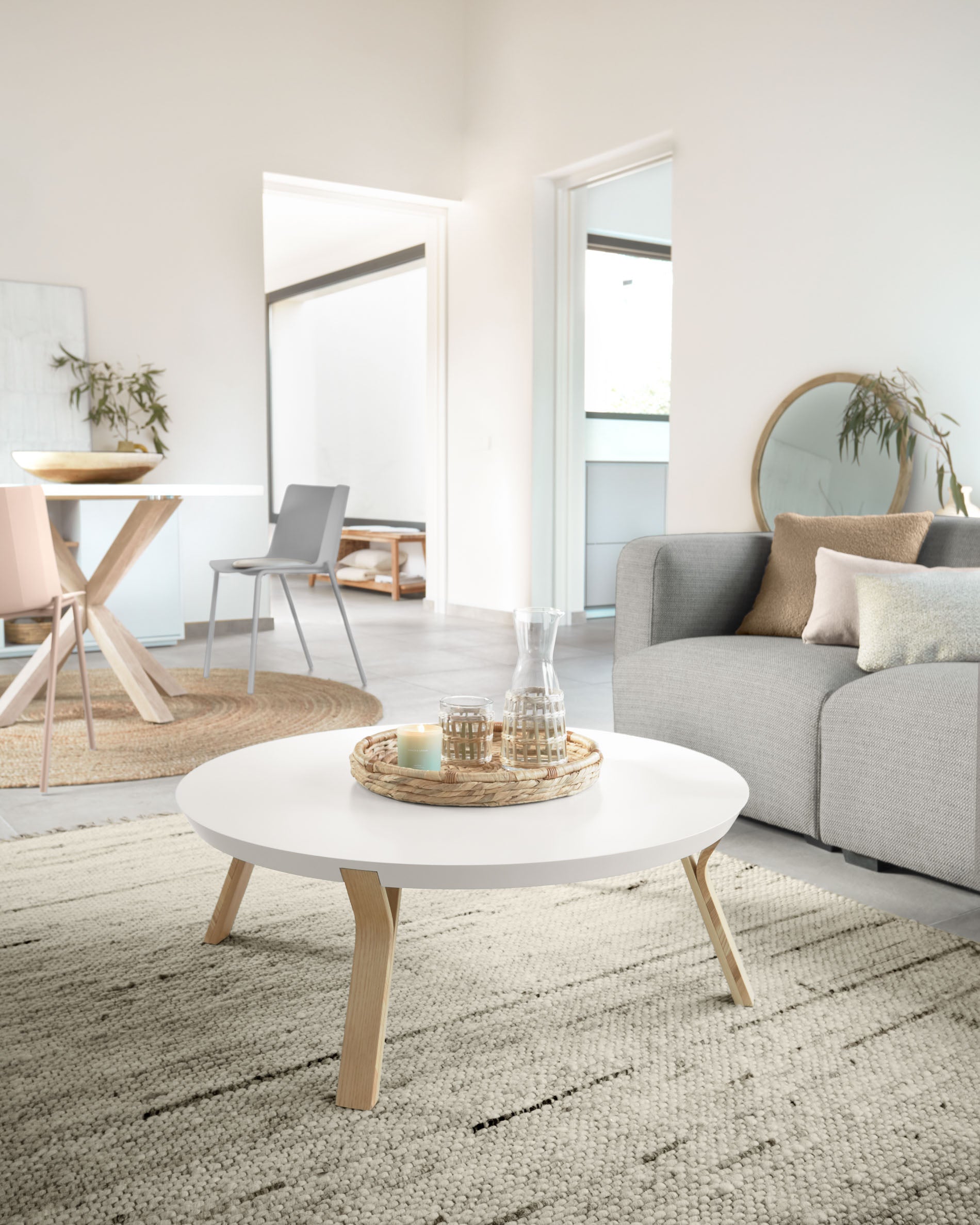 White and ash Dilos coffee table Ø 90 cm - Lifestyle