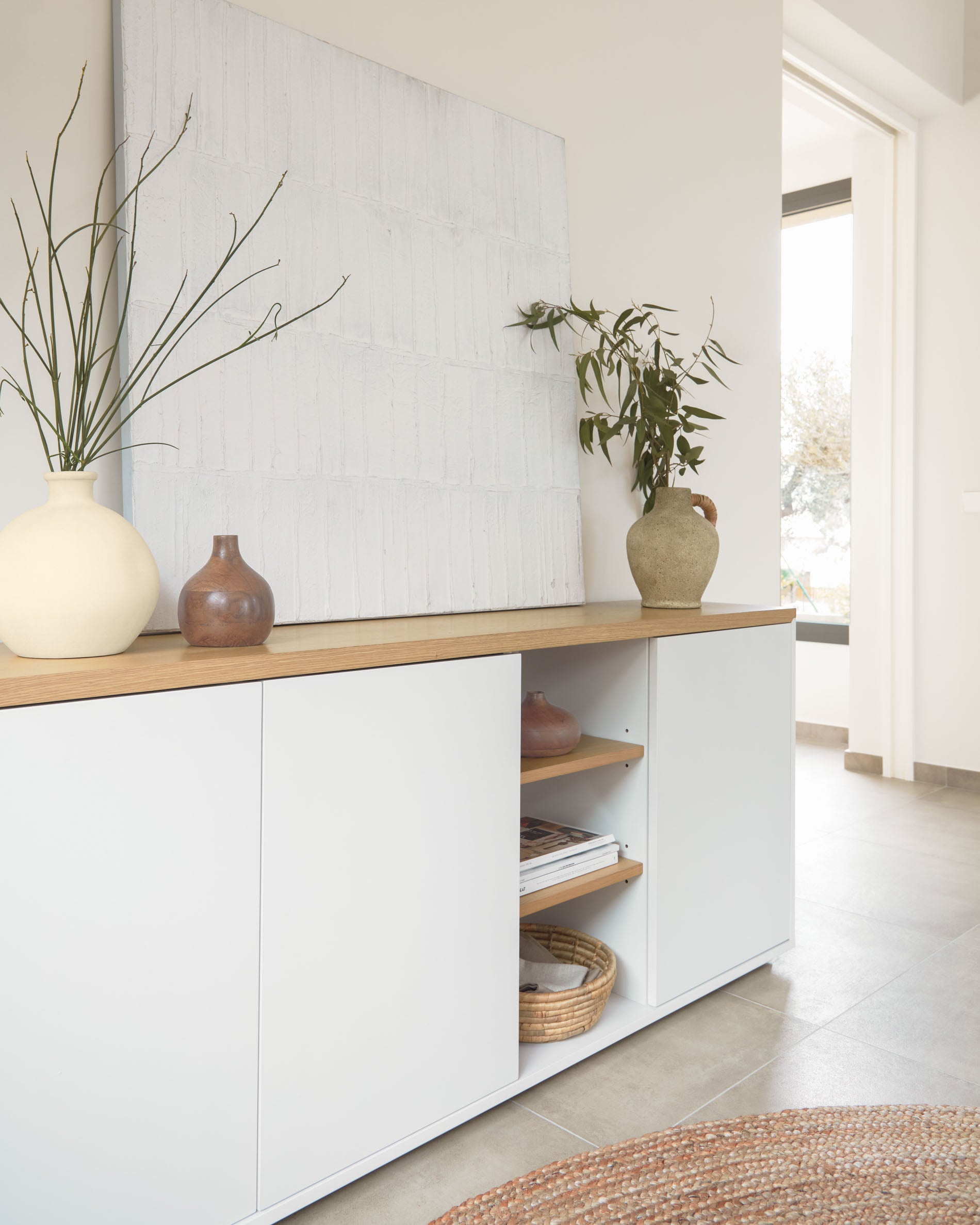 Abilen oak wood veneer 3 door sideboard with white lacquer, 180 x 75 cm FSC 100% - Lifestyle
