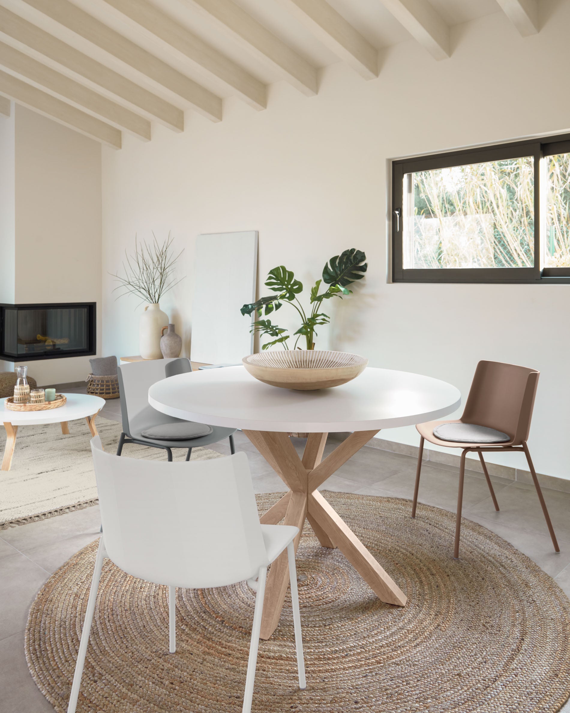 Argo round table in melamine with white finish and wood effect steel legs Ø 120 cm - Lifestyle