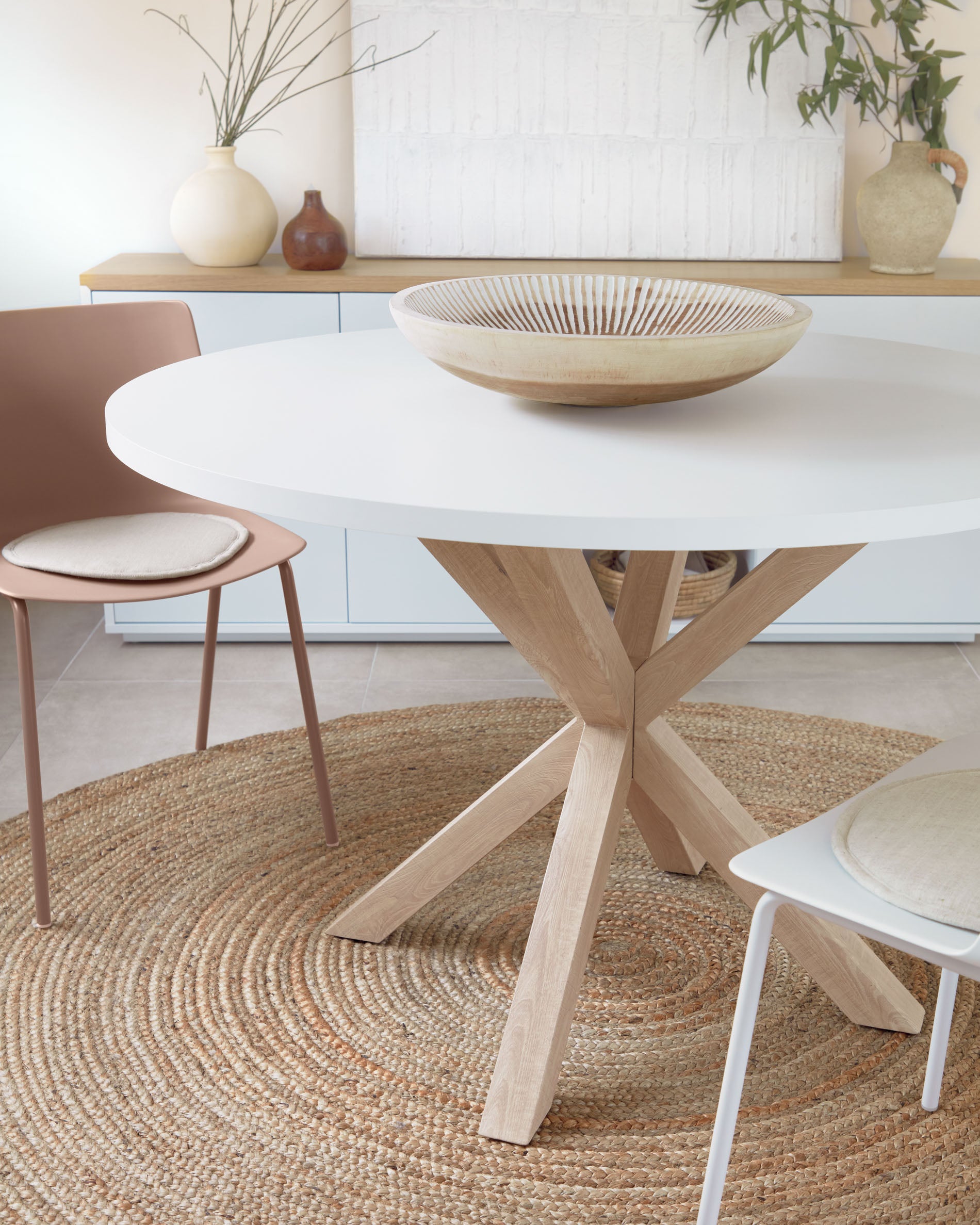 Argo round table in melamine with white finish and wood effect steel legs Ø 120 cm - Lifestyle
