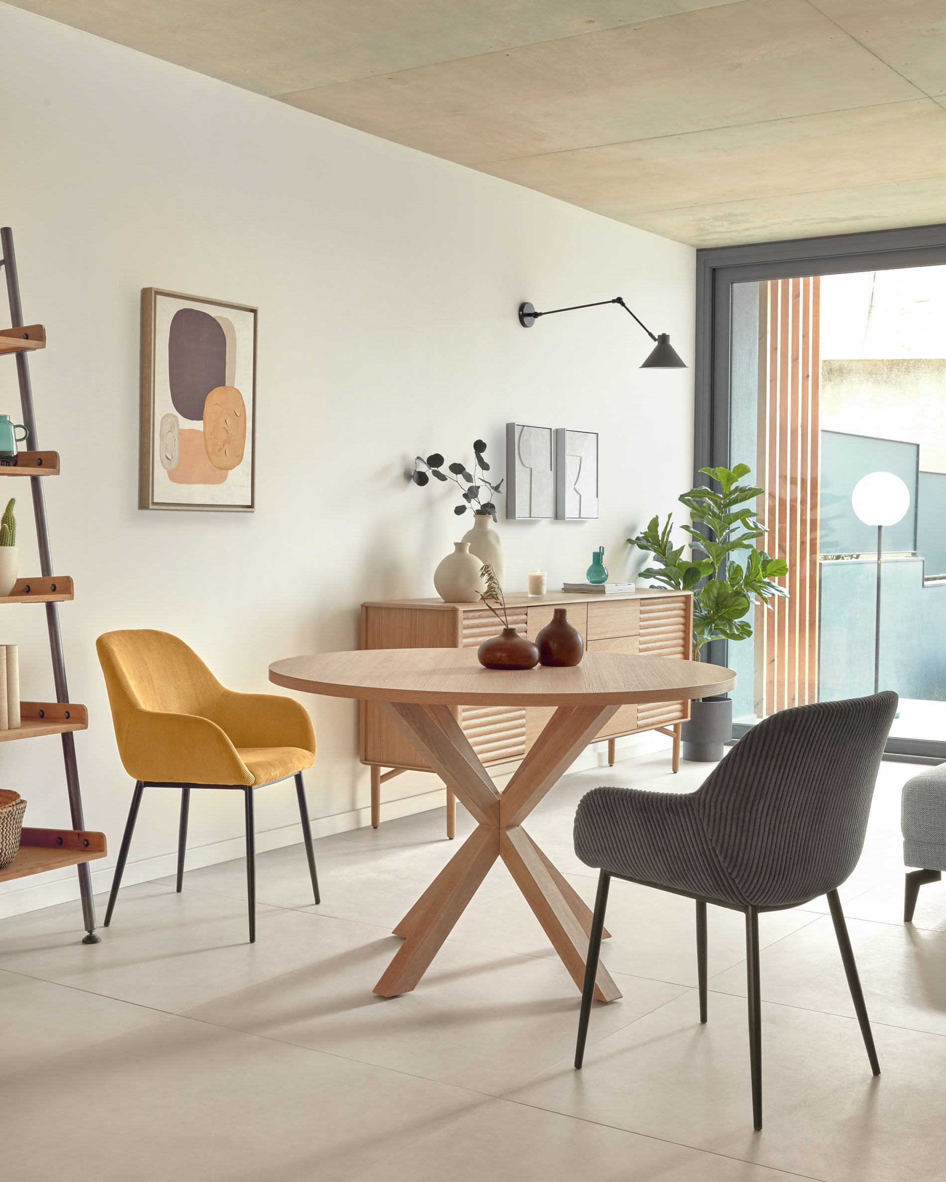 Argo round table in melamine with natural finish and wood-effect steel legs Ø 120 cm - Lifestyle