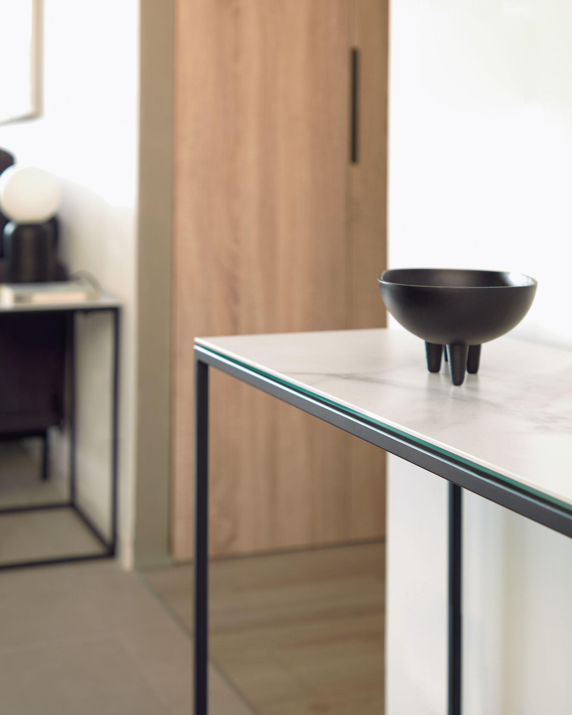 Rewena console table with Kalos Blanco porcelain top and steel structure, 110 x 75 cm - Lifestyle
