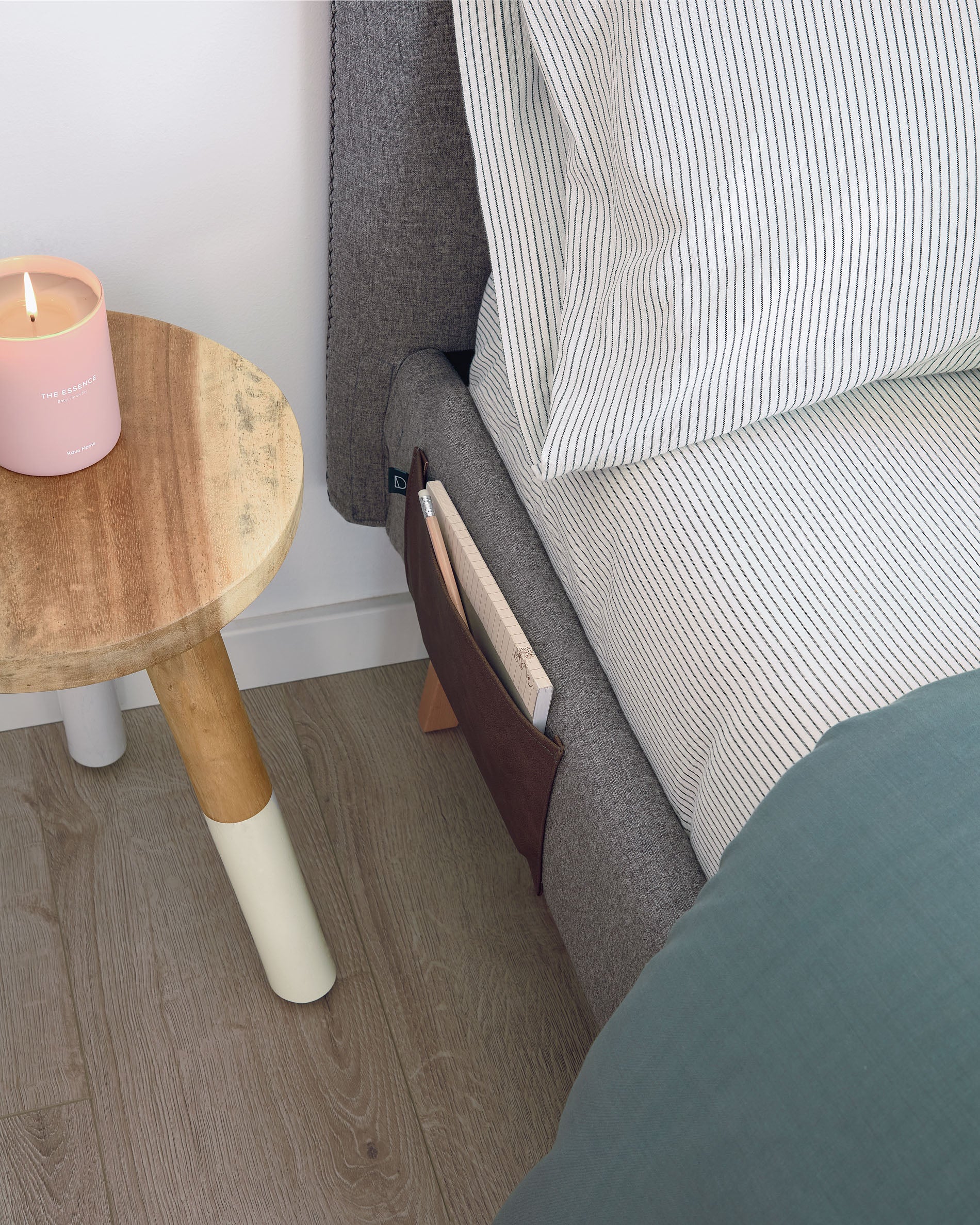 Dyla bed with removable cover in grey, with solid beech wood legs for a 150 x 190 cm mattress - Lifestyle