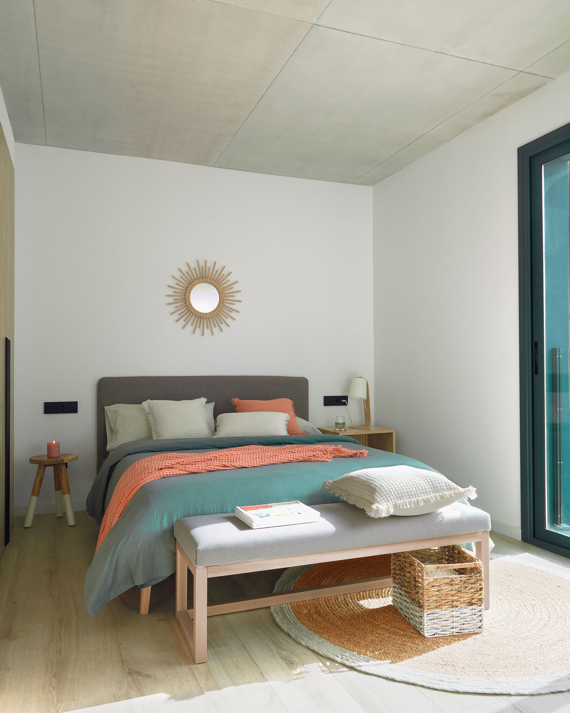 Dyla bed with removable cover in grey, with solid beech wood legs for a 150 x 190 cm mattress - Lifestyle