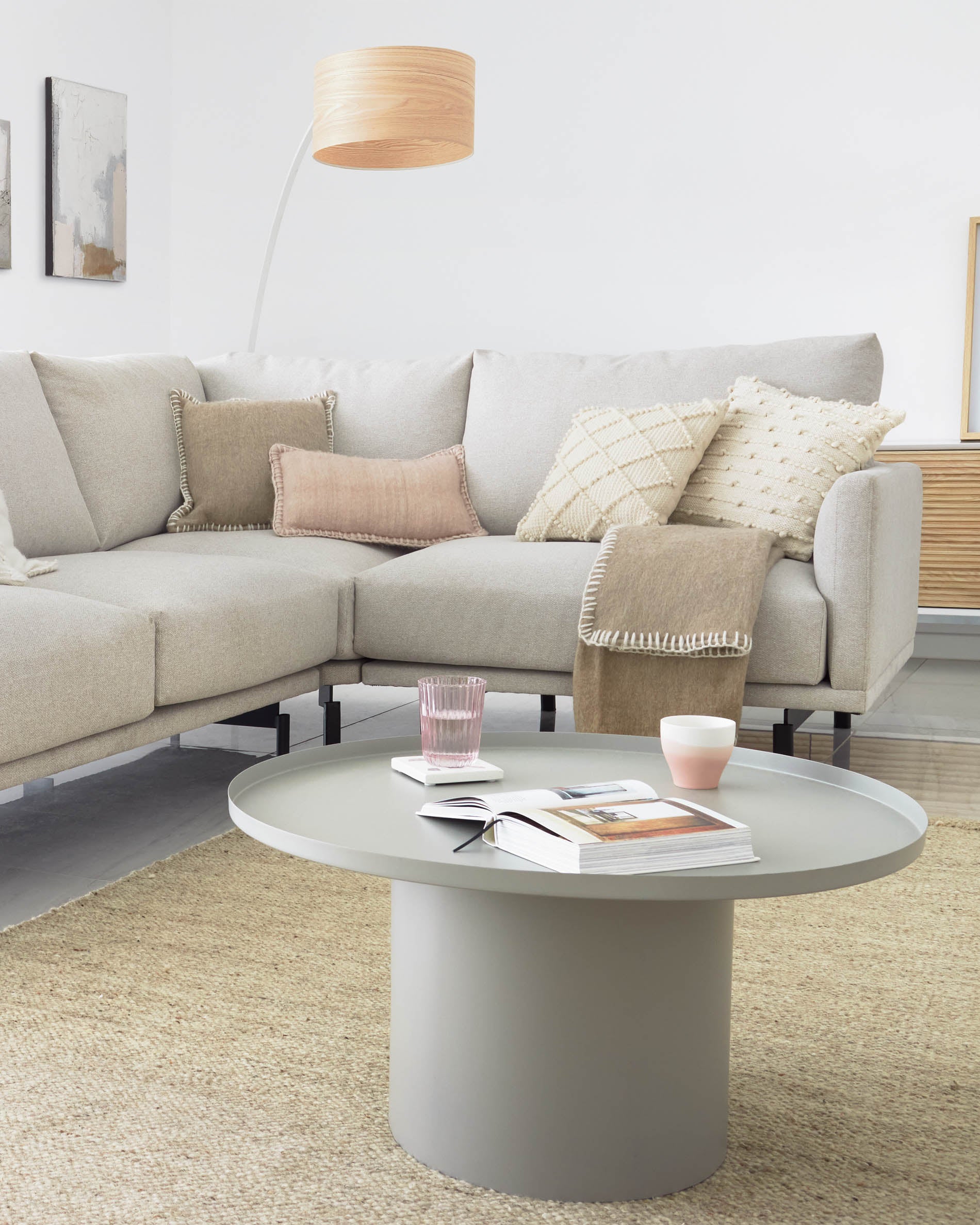 Fleksa round side table in grey metal Ø 72 cm - Lifestyle