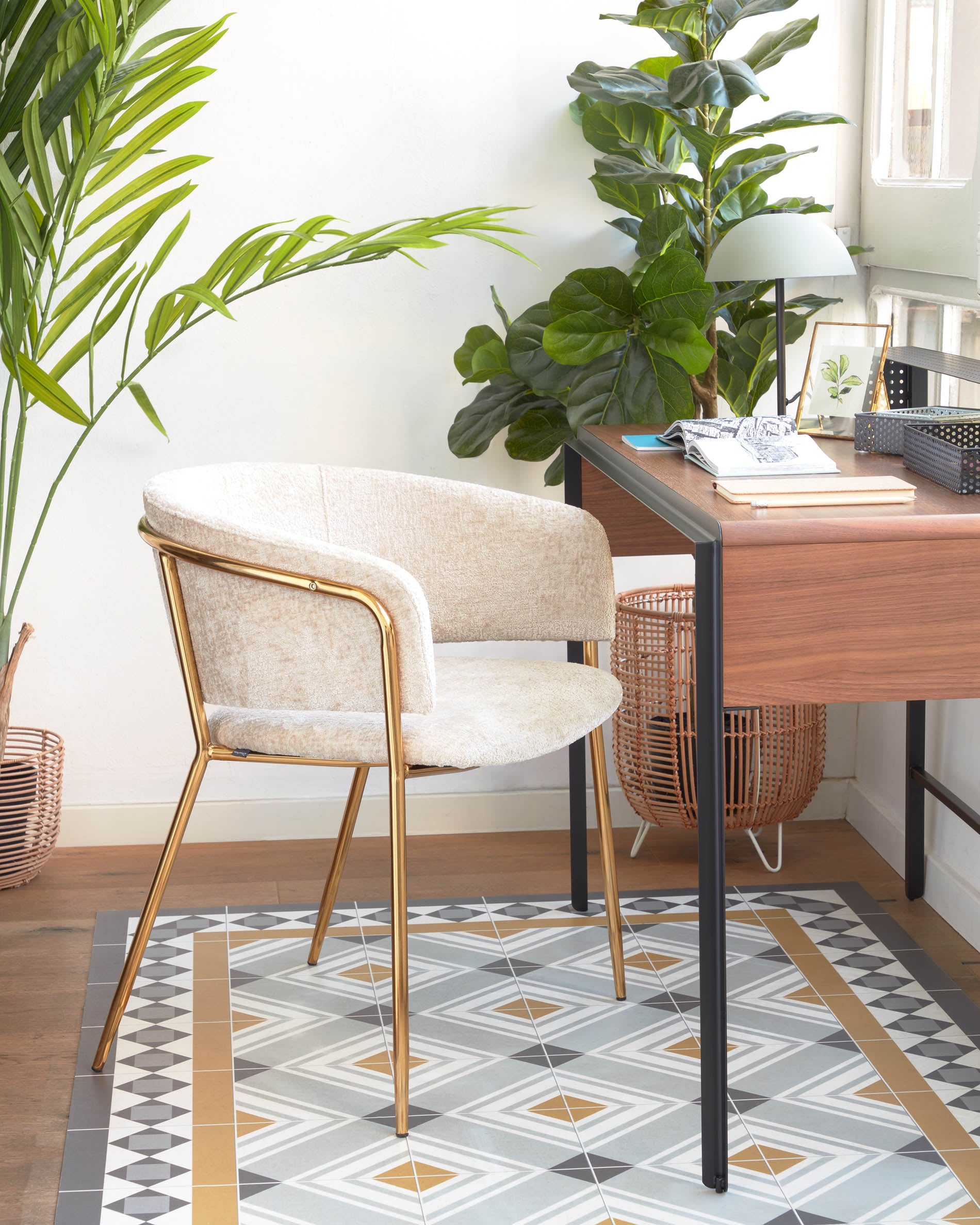 Aleyla table lamp in metal with green finish - Lifestyle