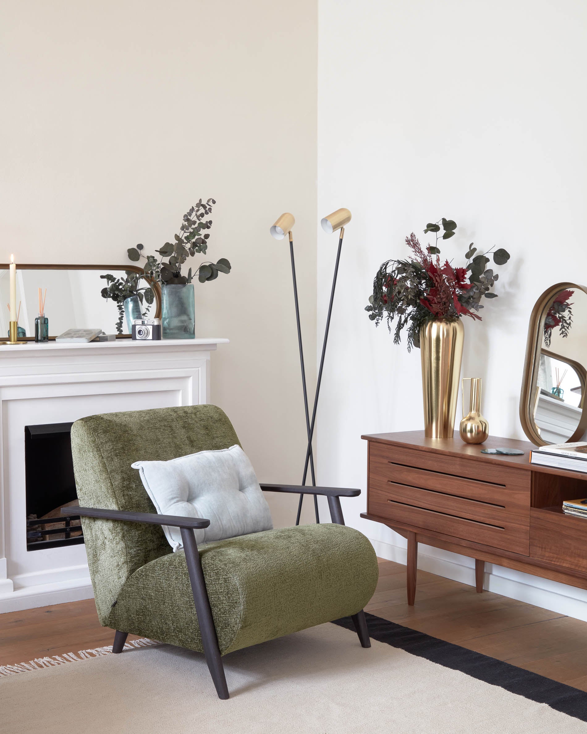 Carolin walnut wood veneer single door & drawer TV stand, 180 x 63.5 cm - Lifestyle